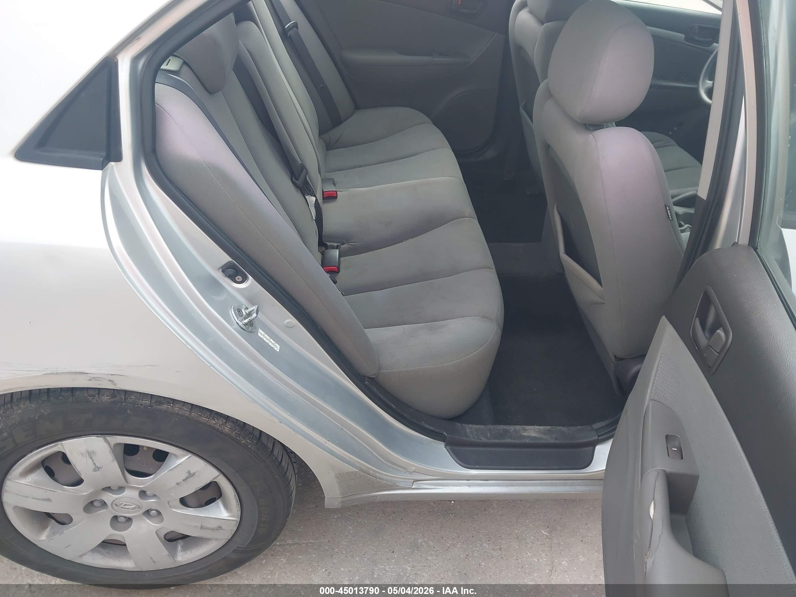 HYUNDAI SONATA image 8