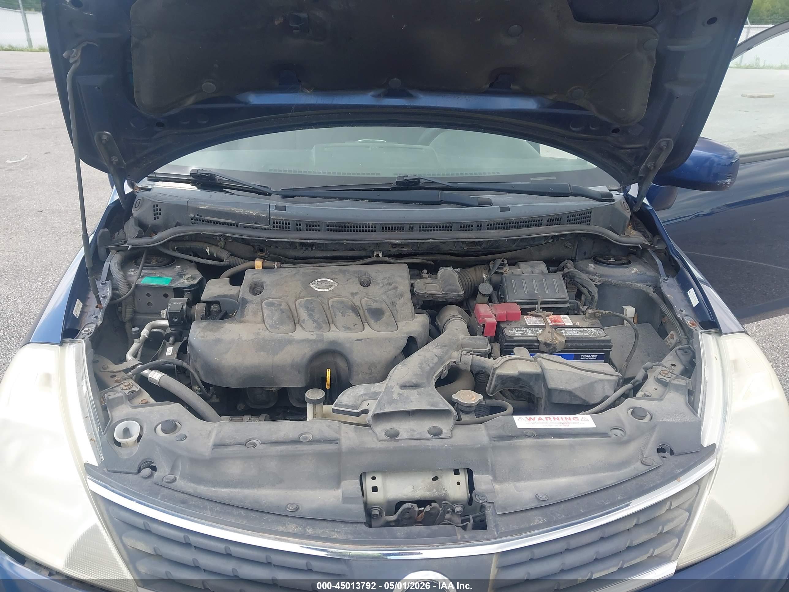 NISSAN VERSA image 10