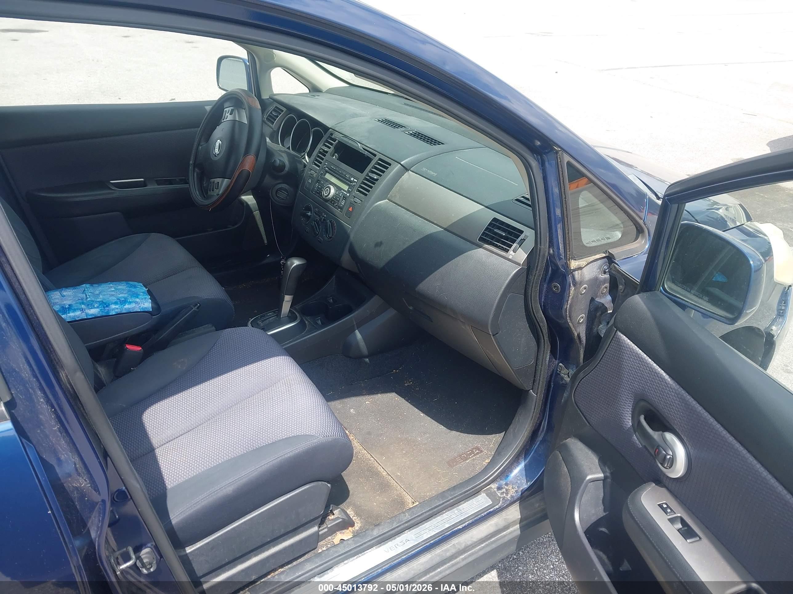 NISSAN VERSA image 5
