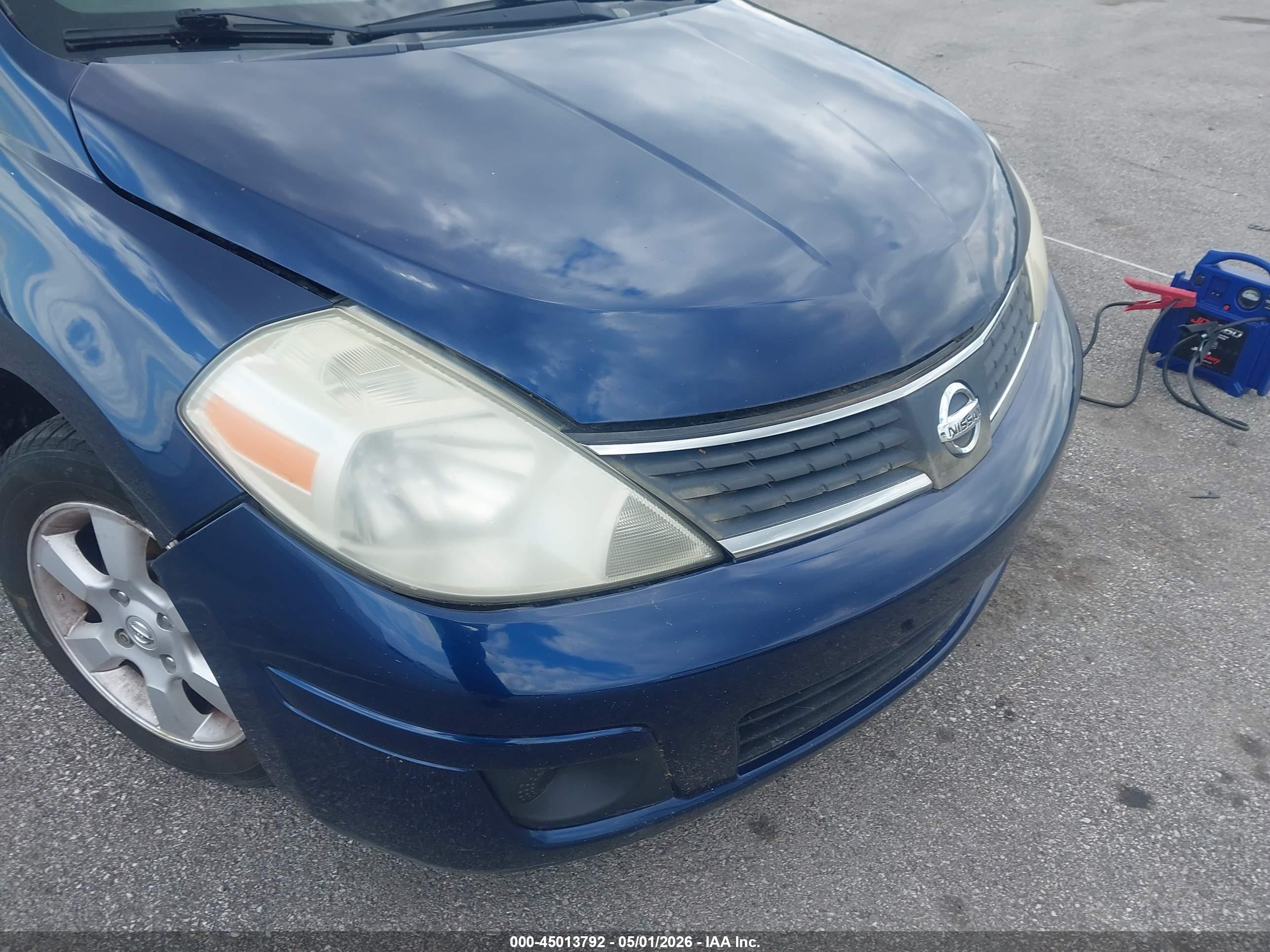 NISSAN VERSA image 6