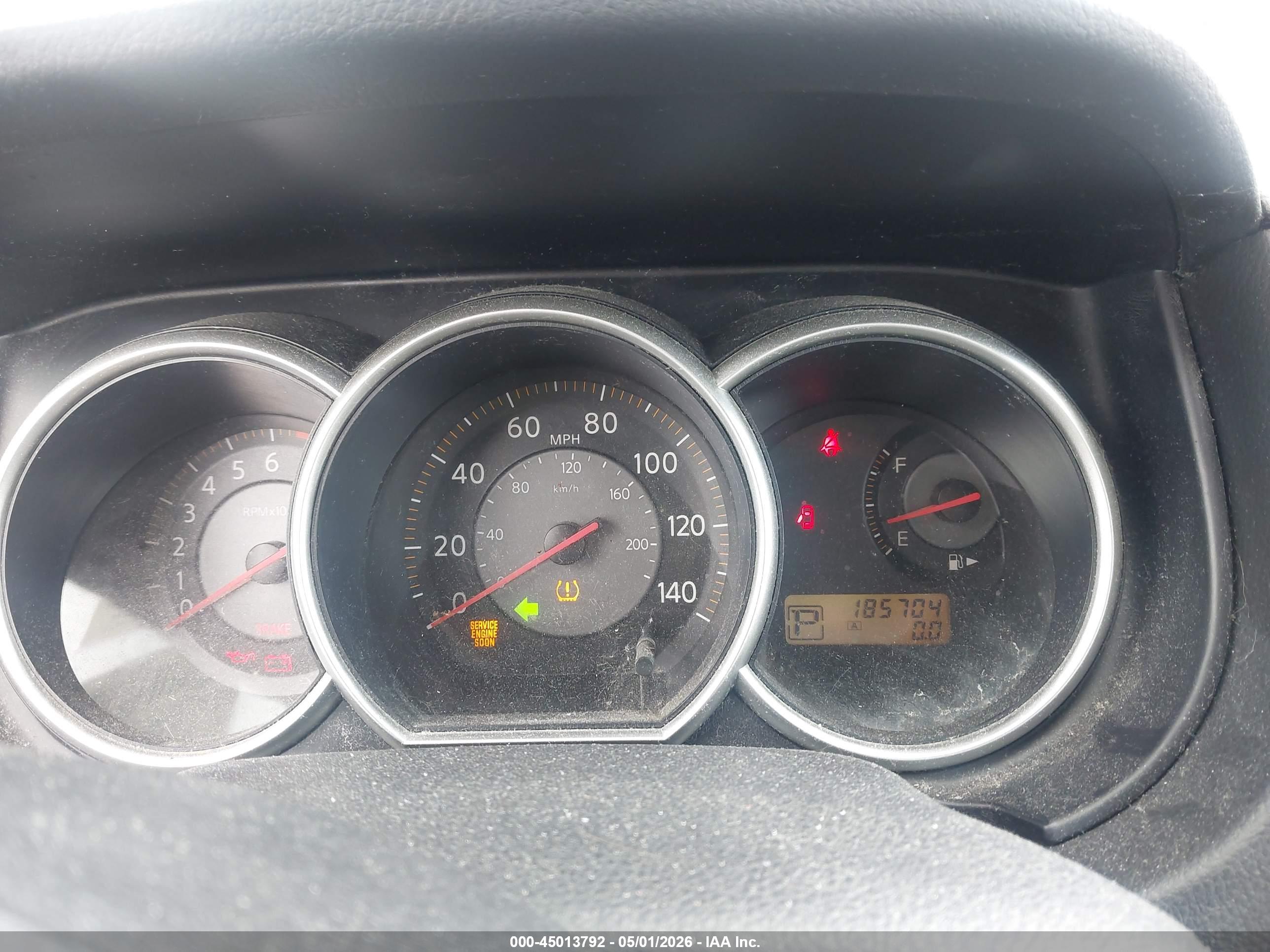 NISSAN VERSA image 7
