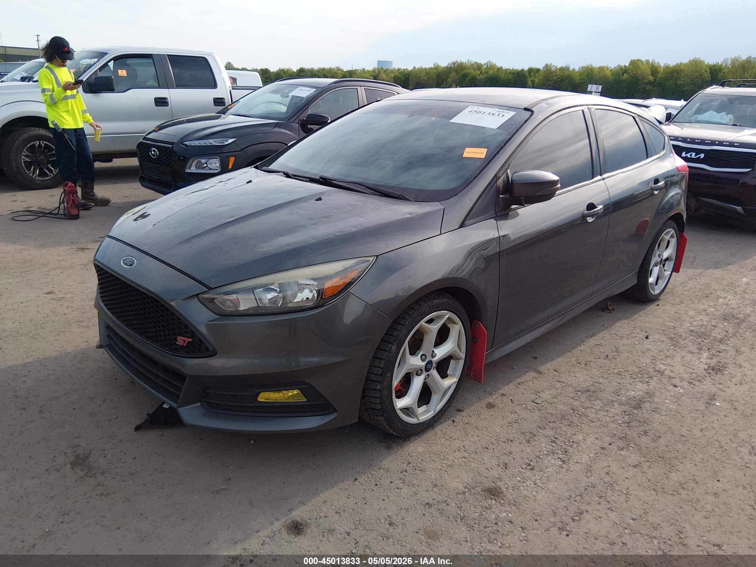FORD FOCUS image 2