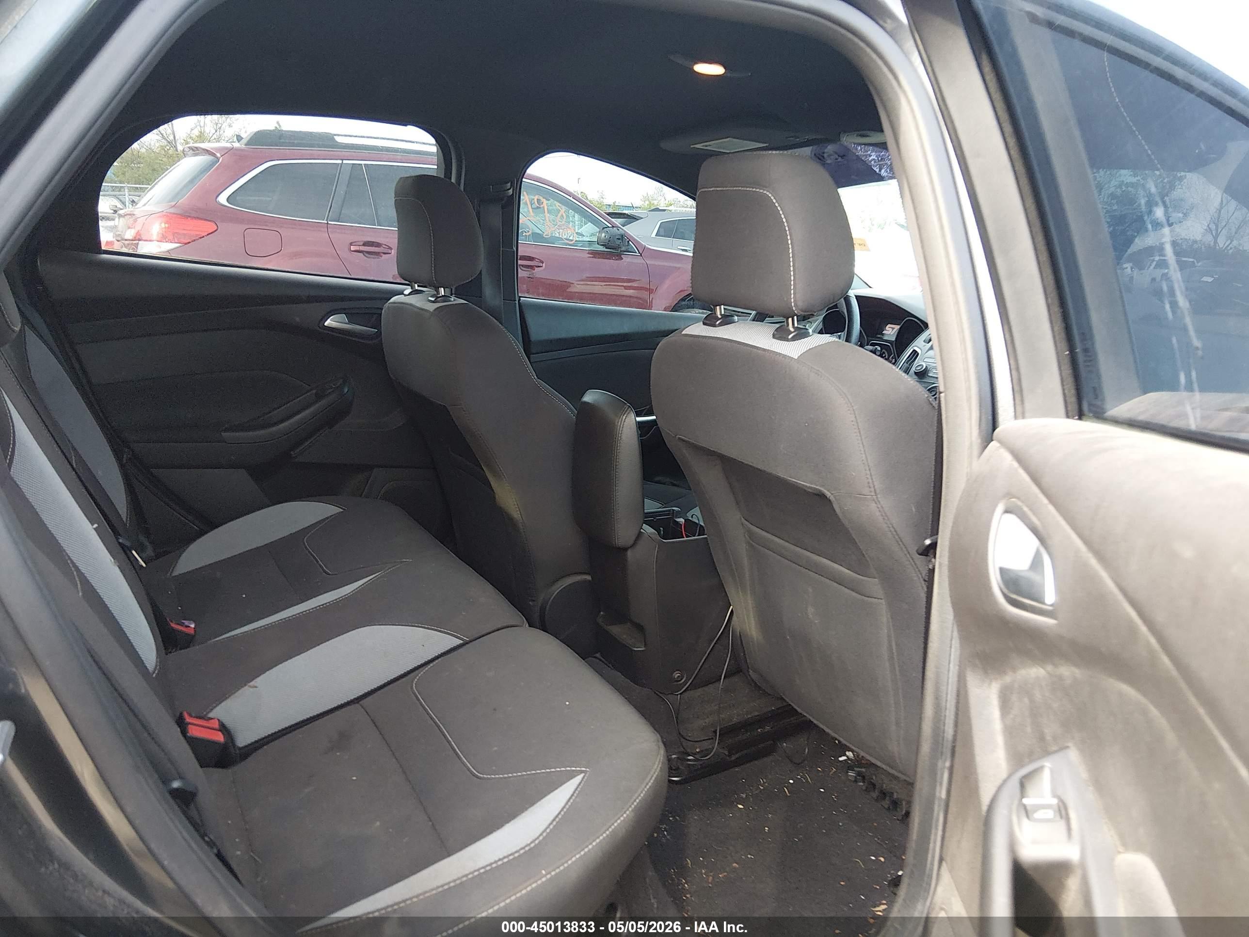 FORD FOCUS image 8