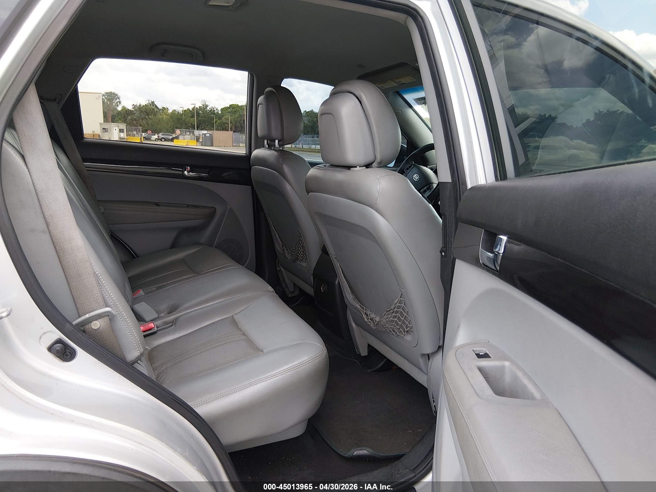 KIA SORENTO image 8