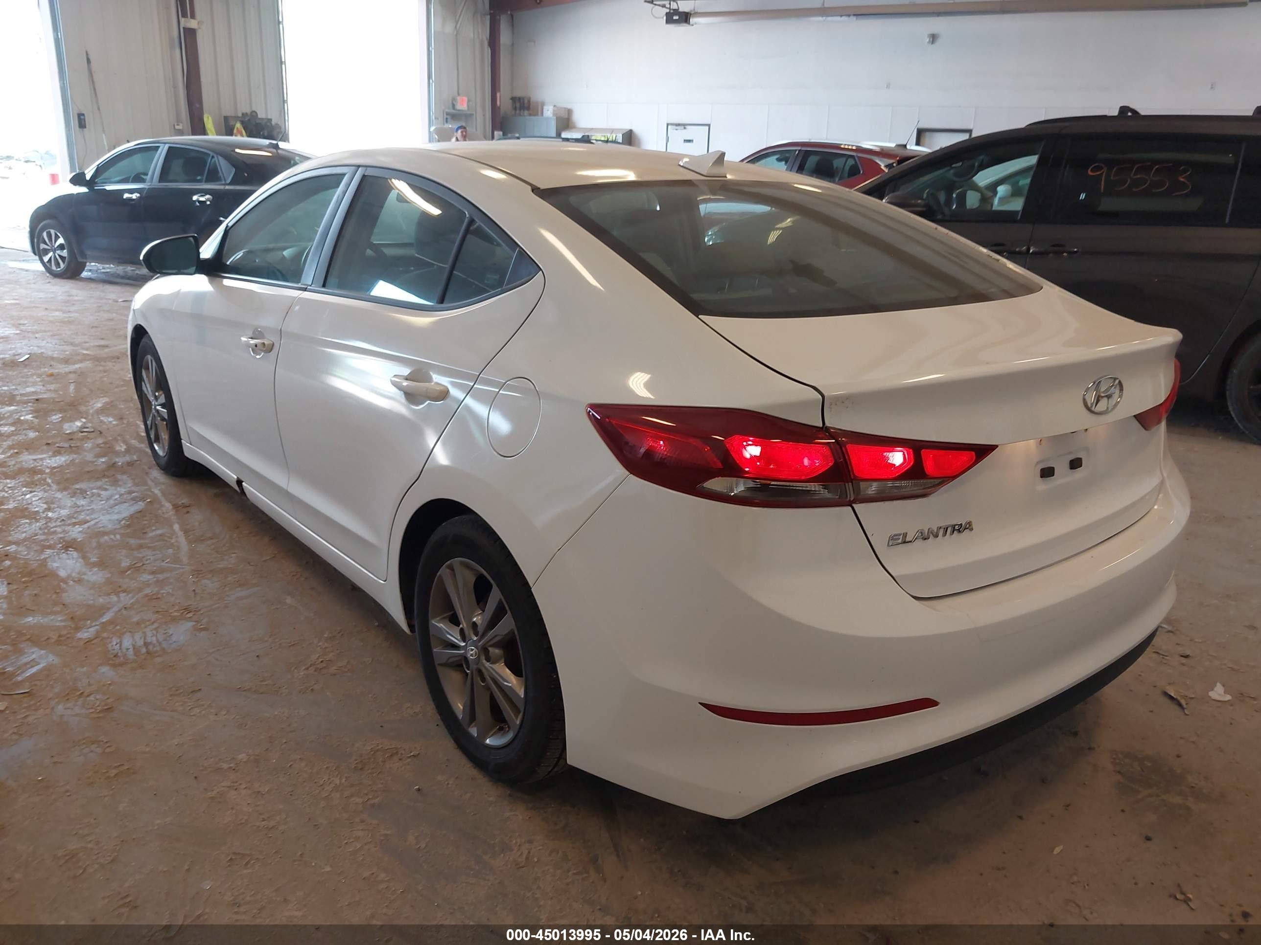 HYUNDAI ELANTRA image 3