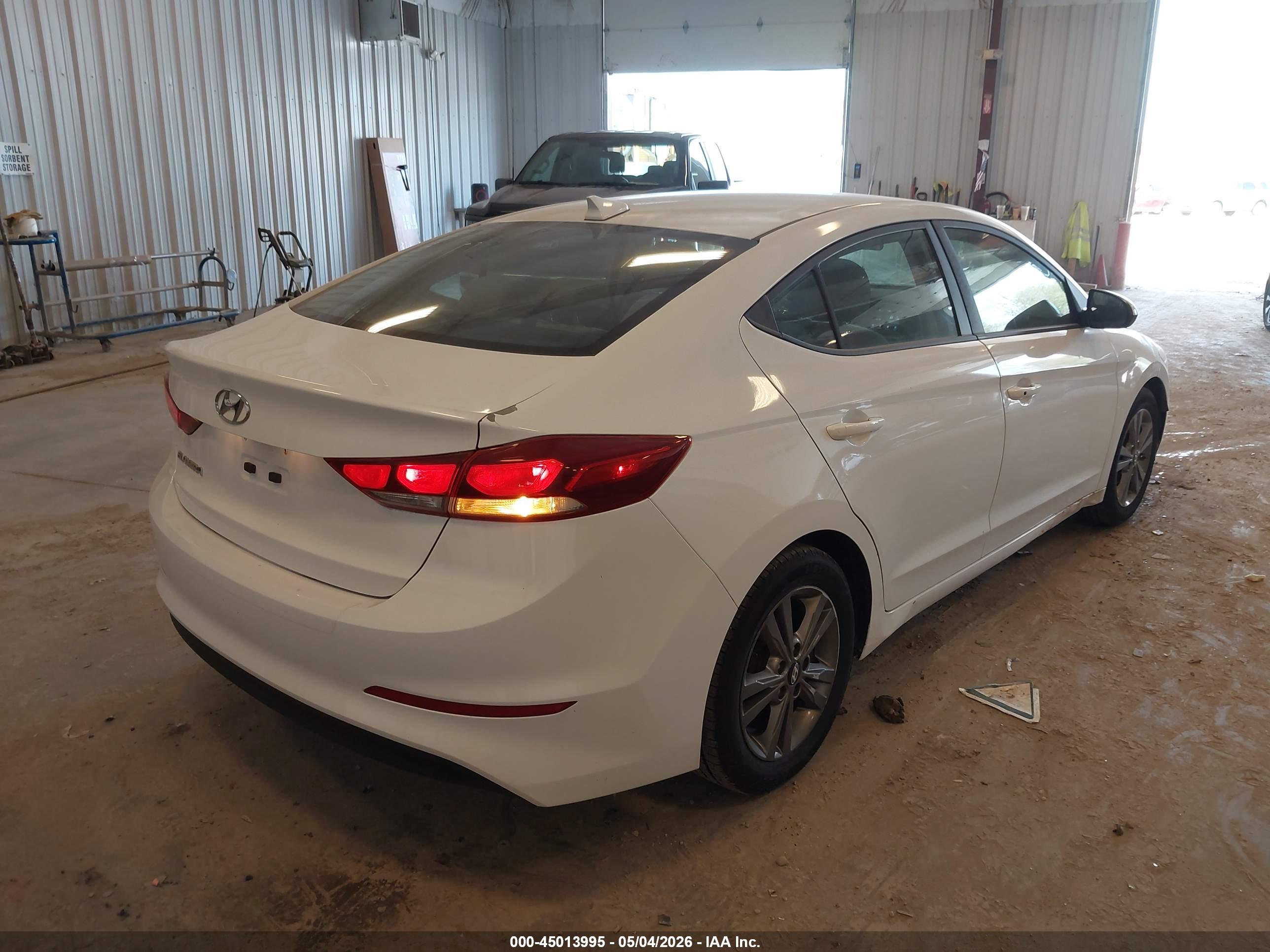 HYUNDAI ELANTRA image 4