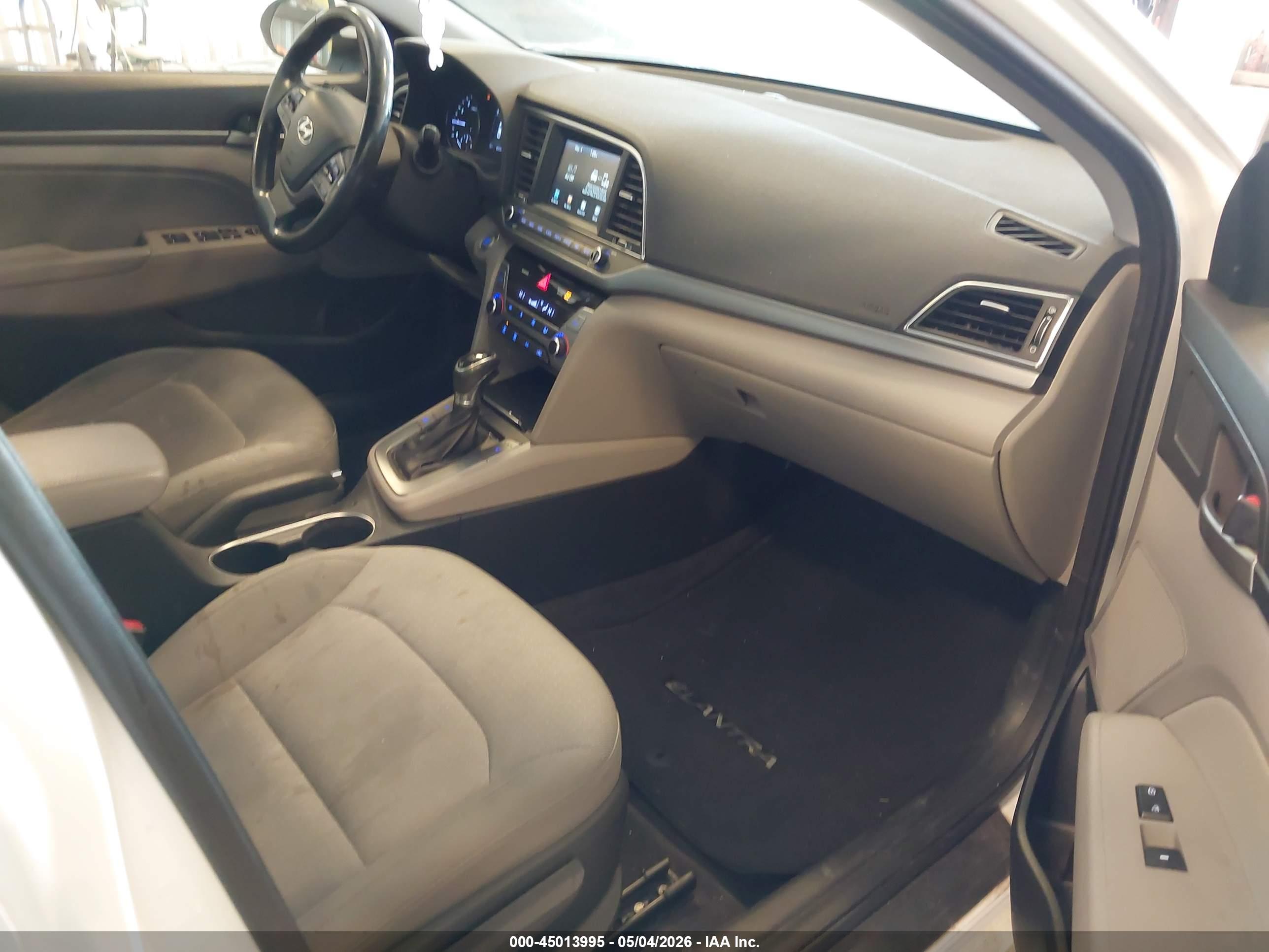 HYUNDAI ELANTRA image 5
