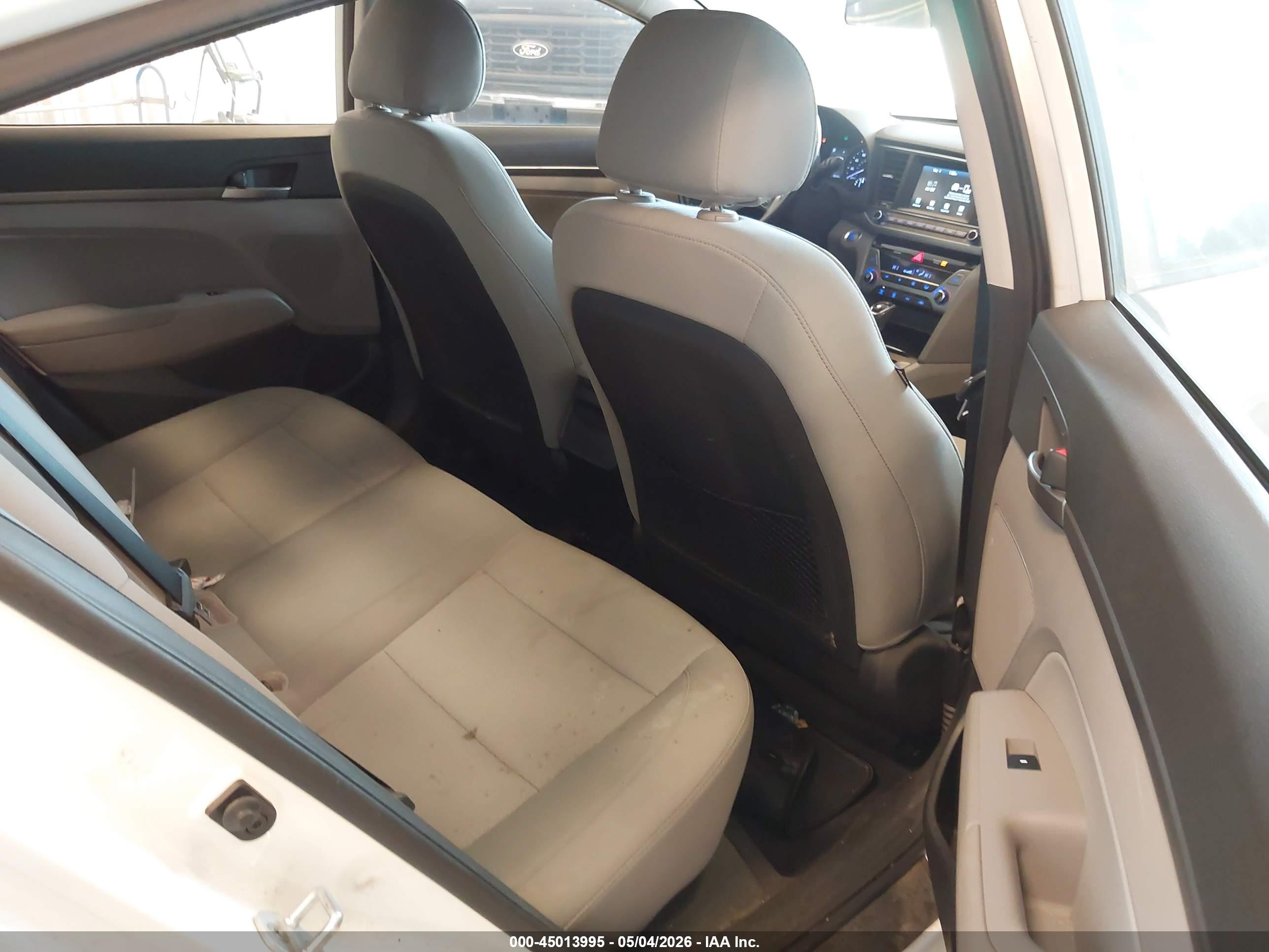 HYUNDAI ELANTRA image 8