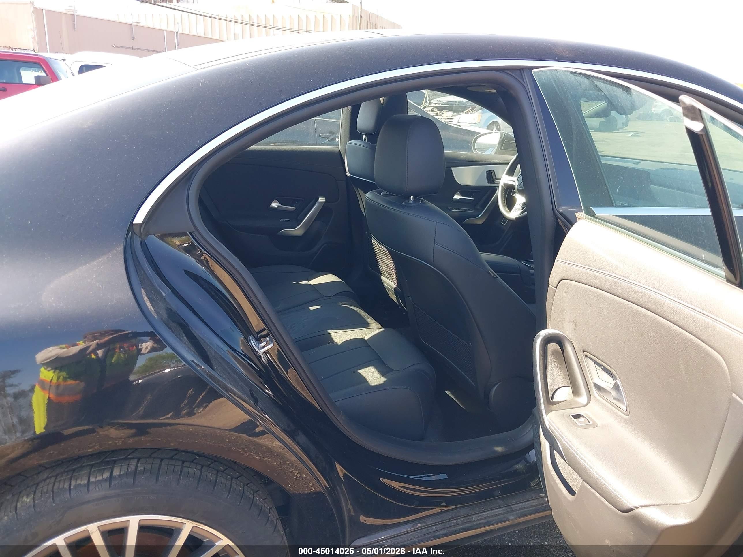 MERCEDES-BENZ CLA image 8
