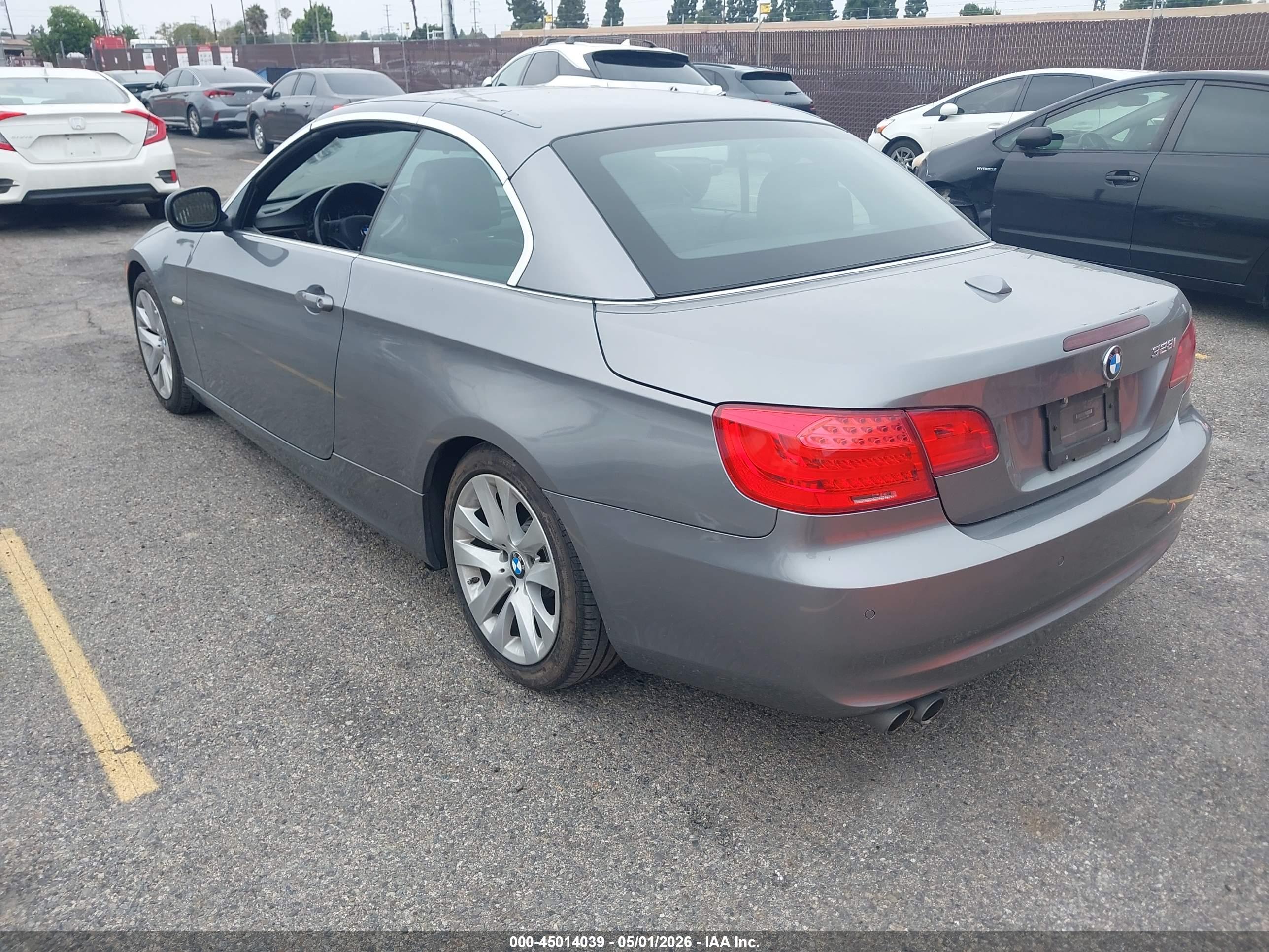 BMW 328I image 3