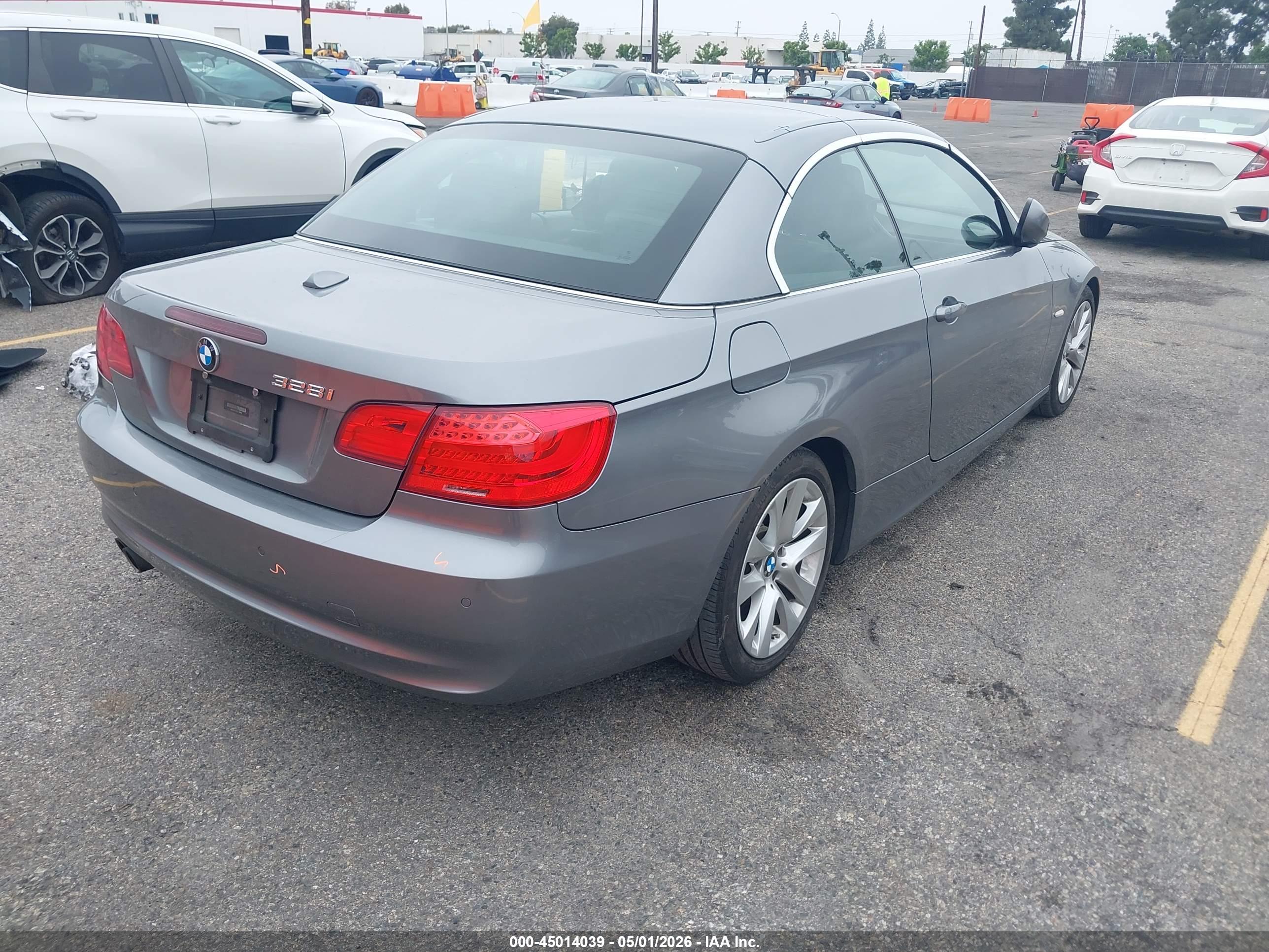 BMW 328I image 4