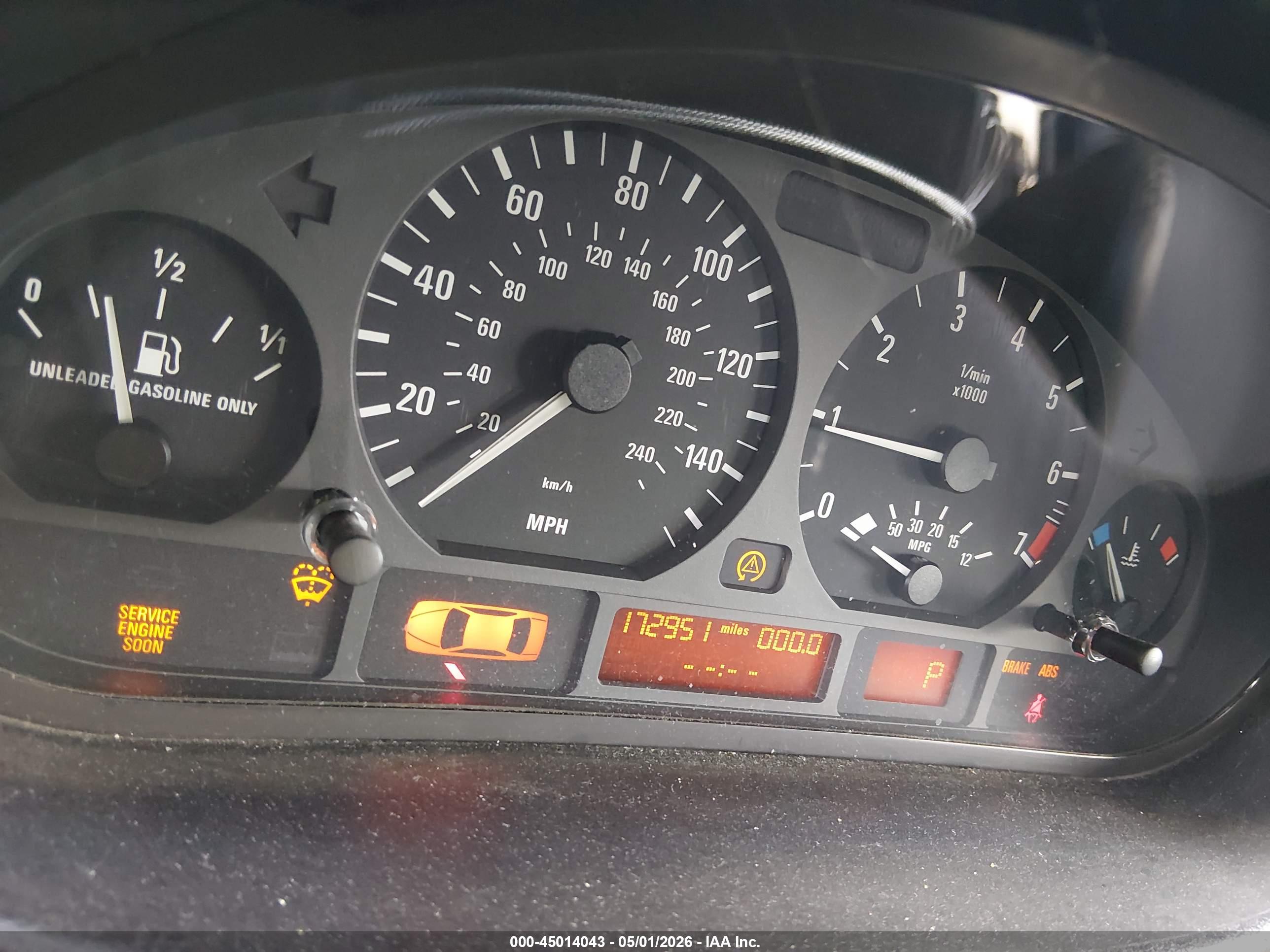 BMW 325XI image 7