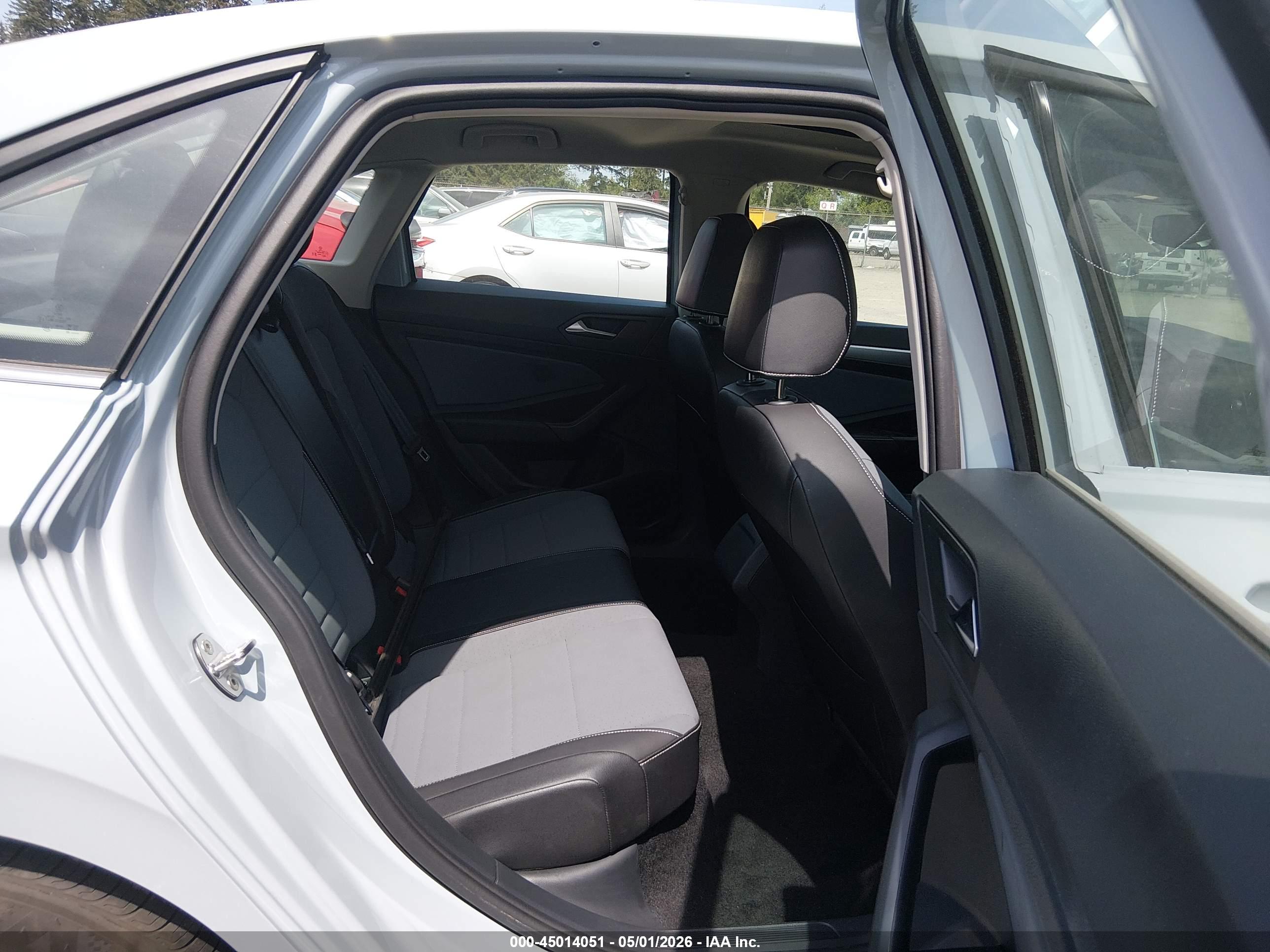 VOLKSWAGEN JETTA image 8