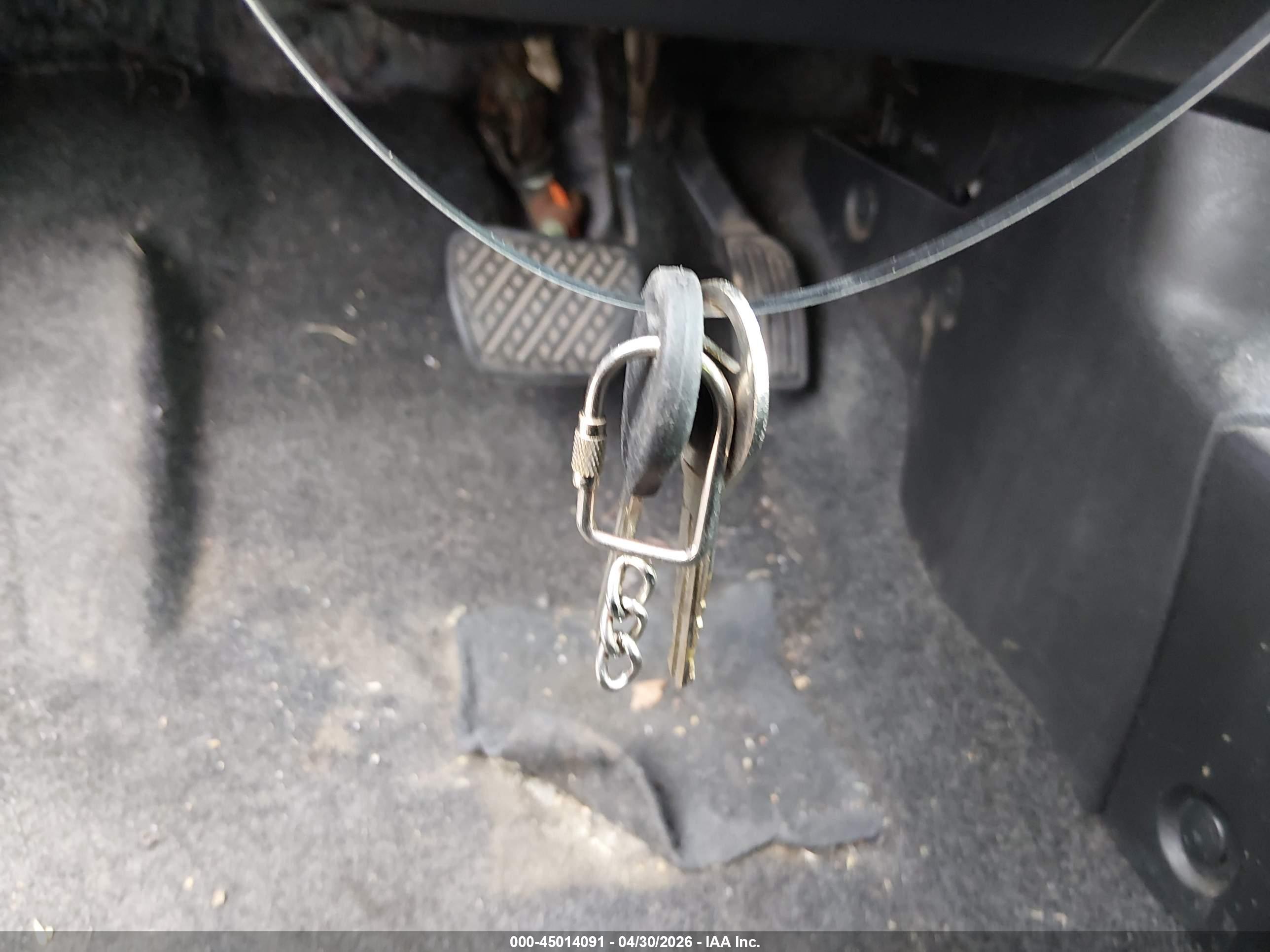 NISSAN VERSA image 11