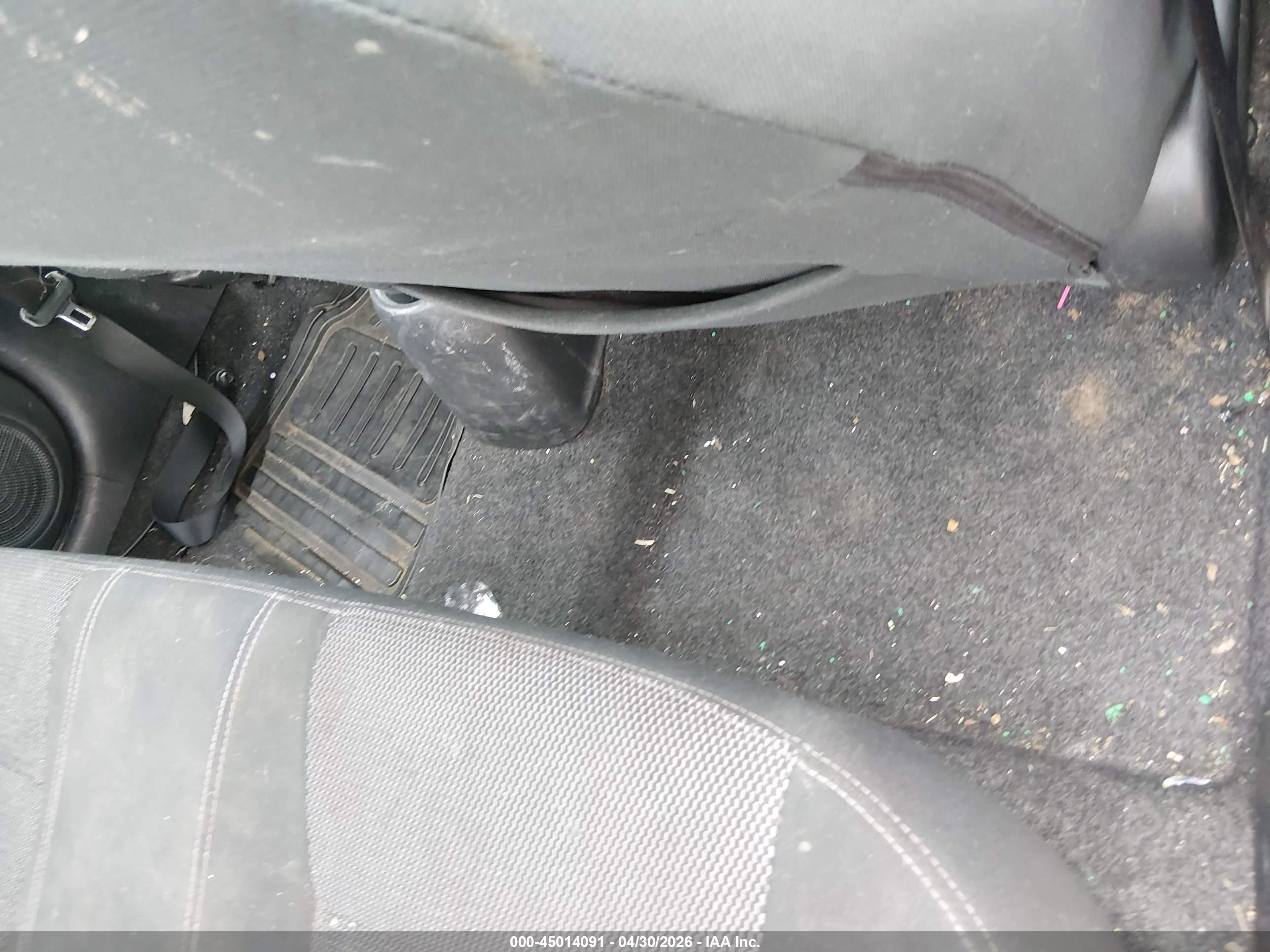 NISSAN VERSA image 8