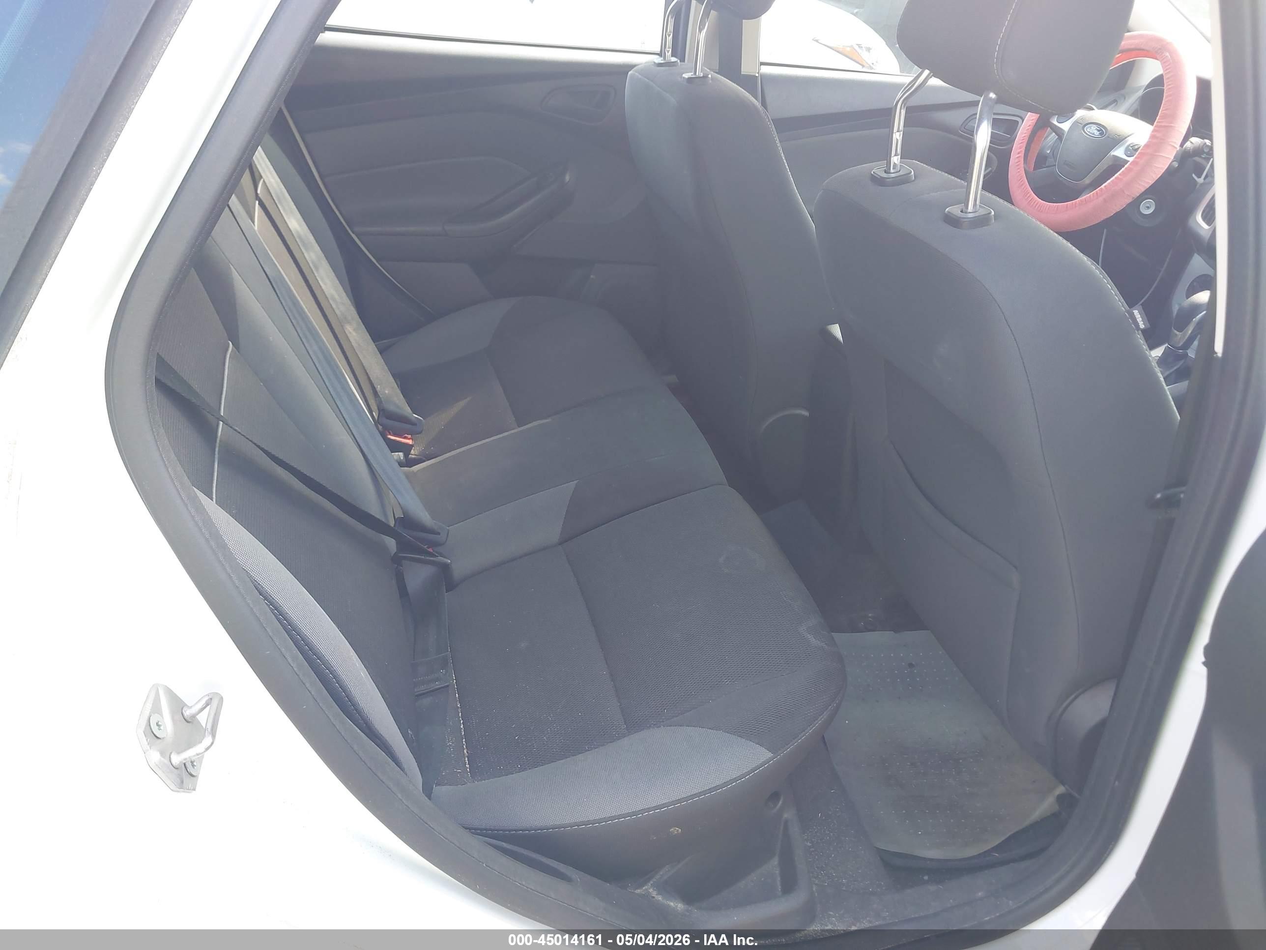 FORD FOCUS image 8