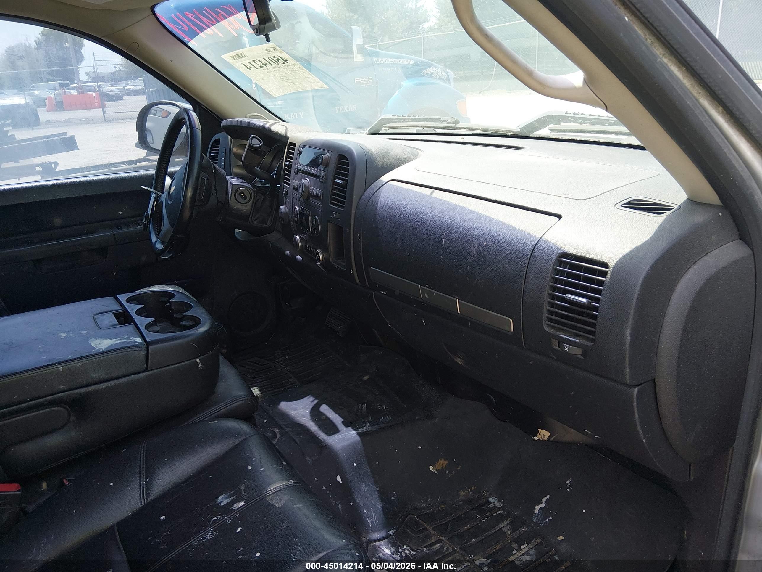 CHEVROLET SILVERADO image 5