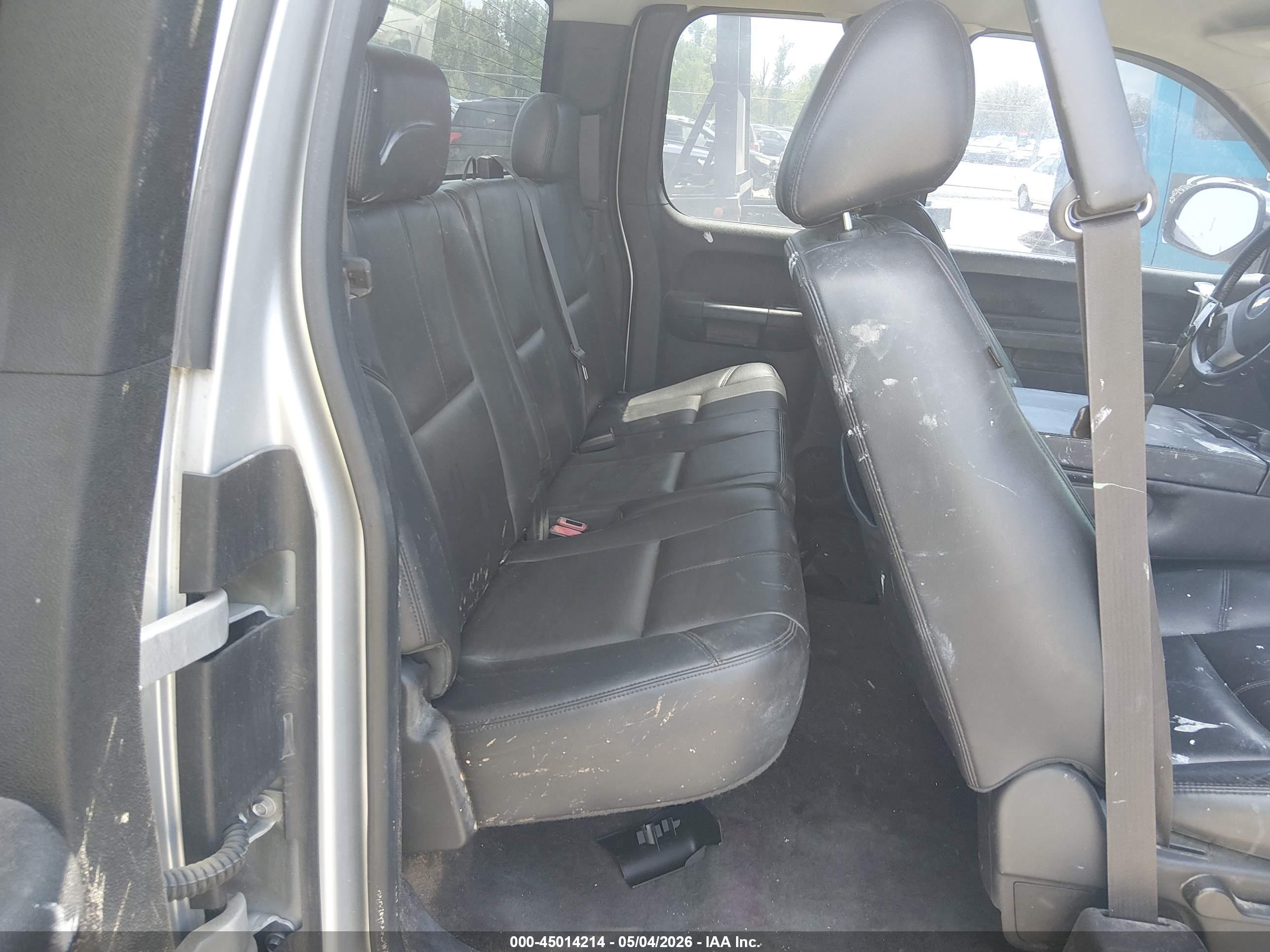 CHEVROLET SILVERADO image 8