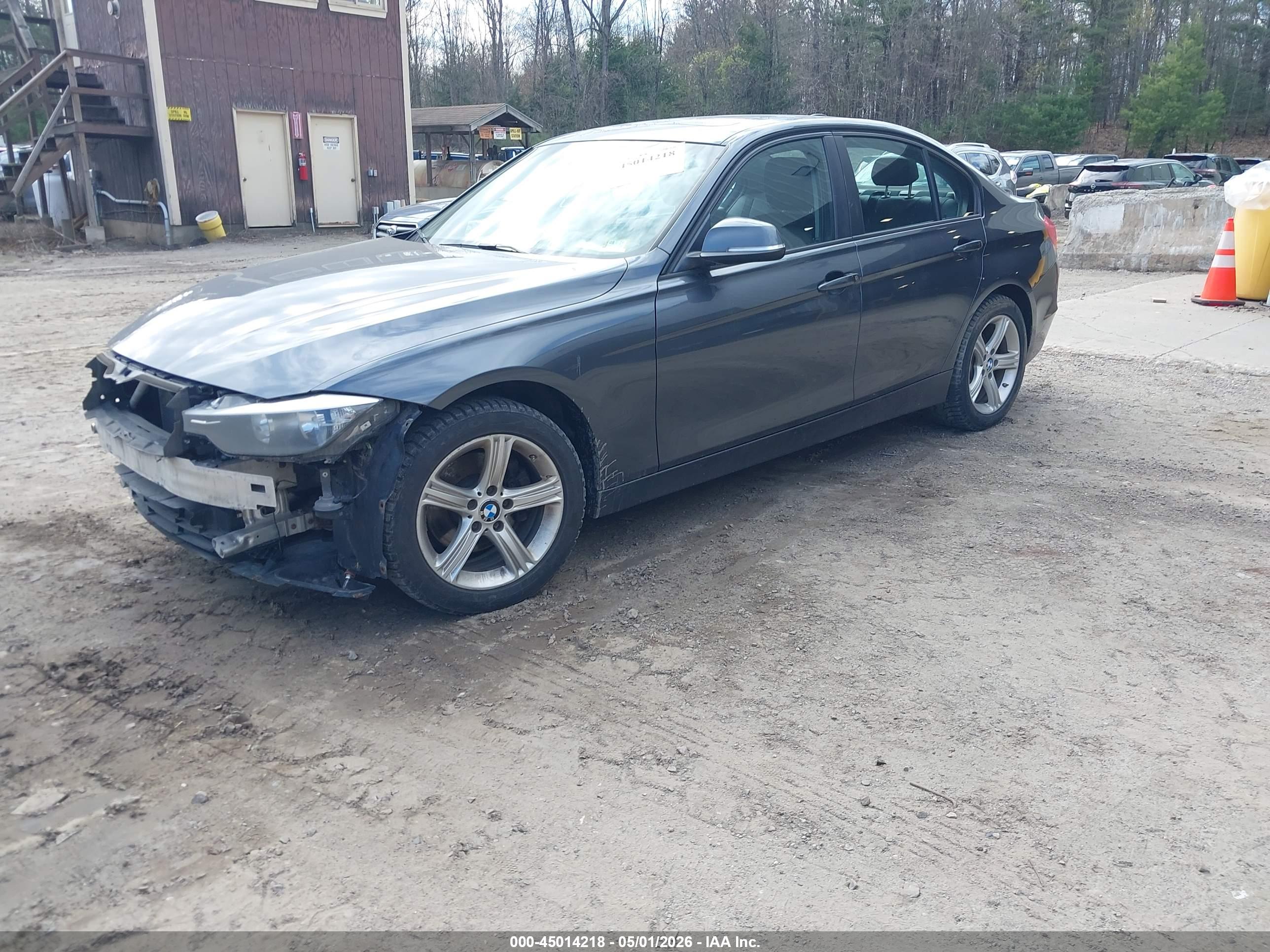 BMW 320I image 2