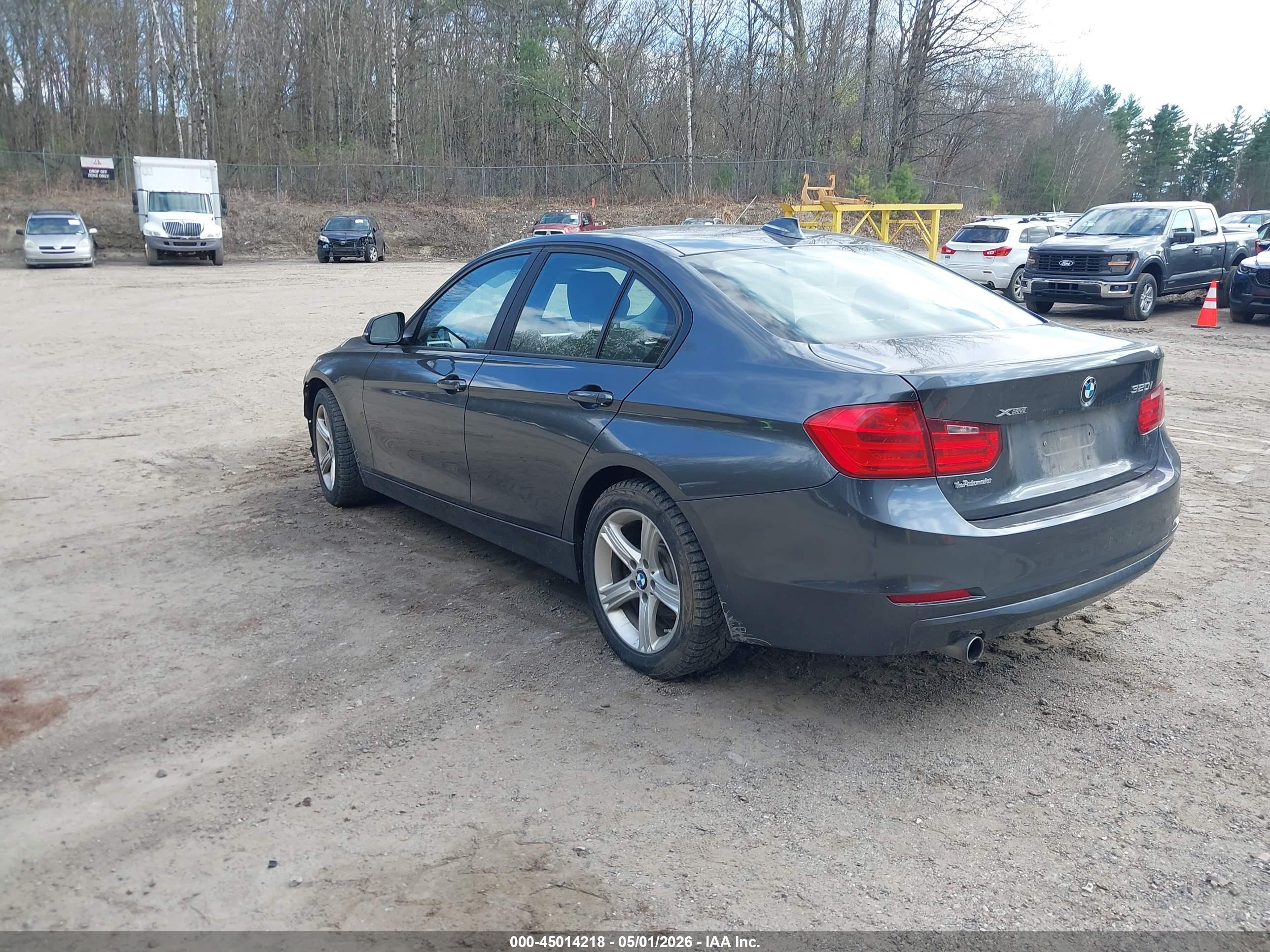BMW 320I image 3