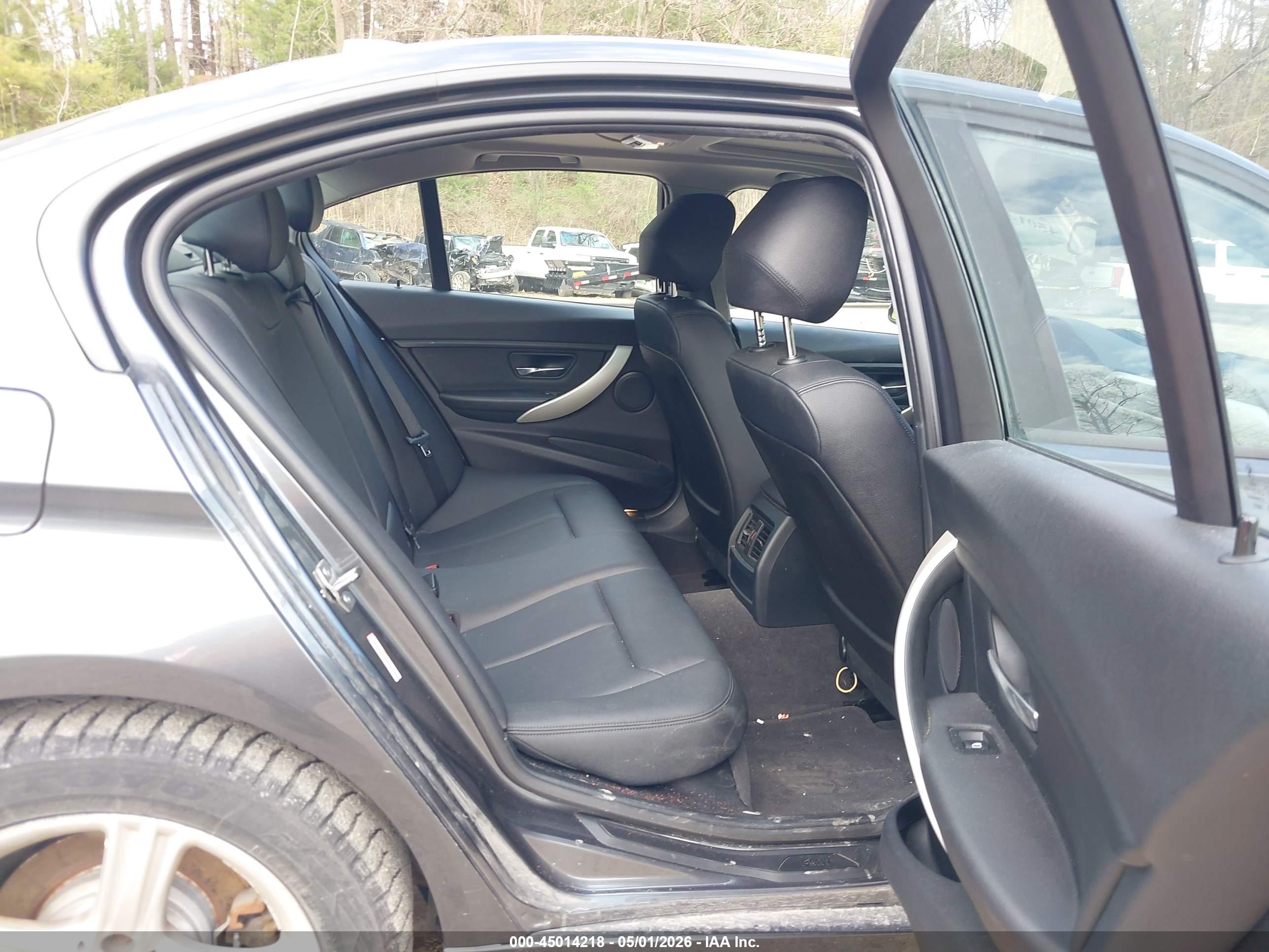BMW 320I image 8