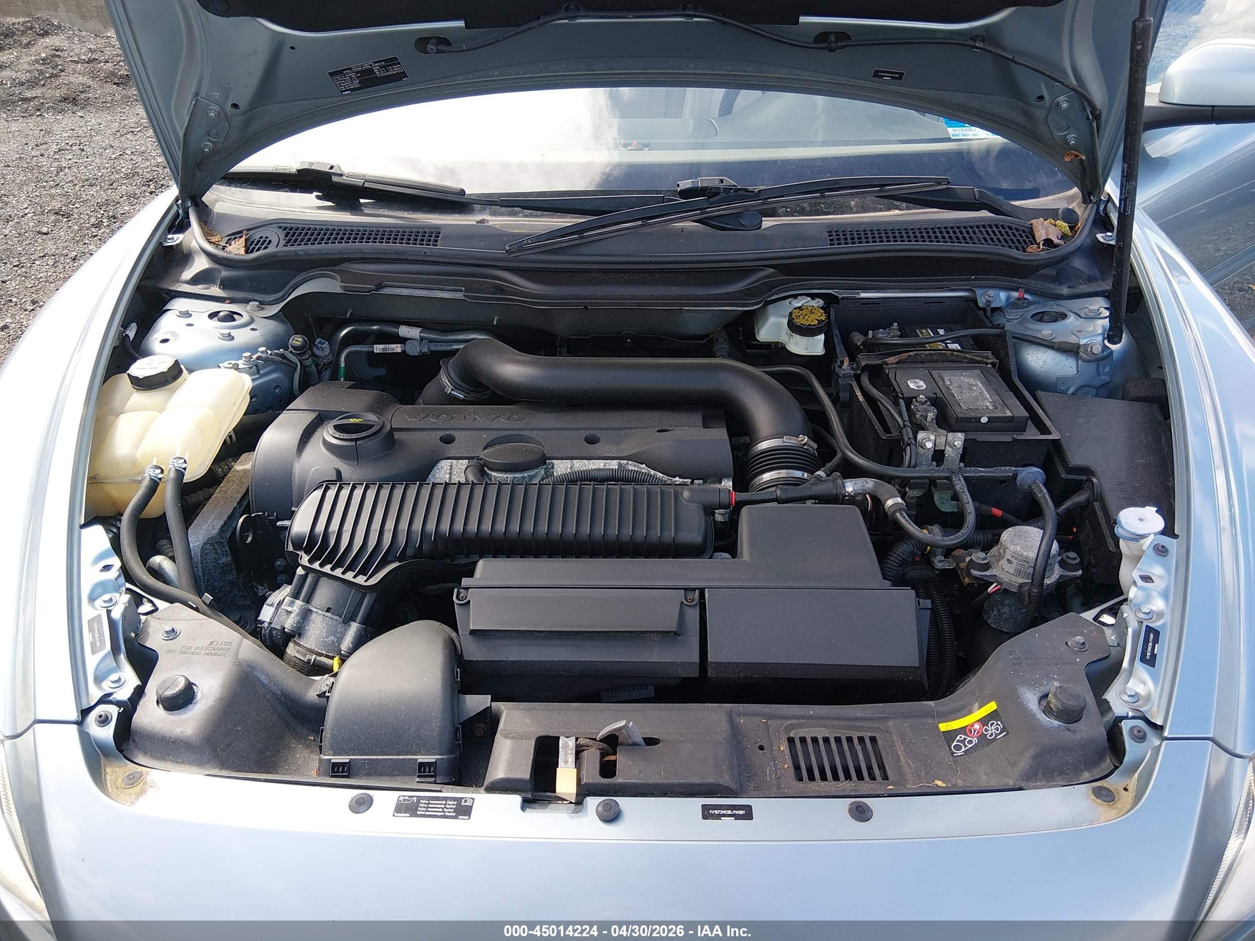 VOLVO C70 image 10
