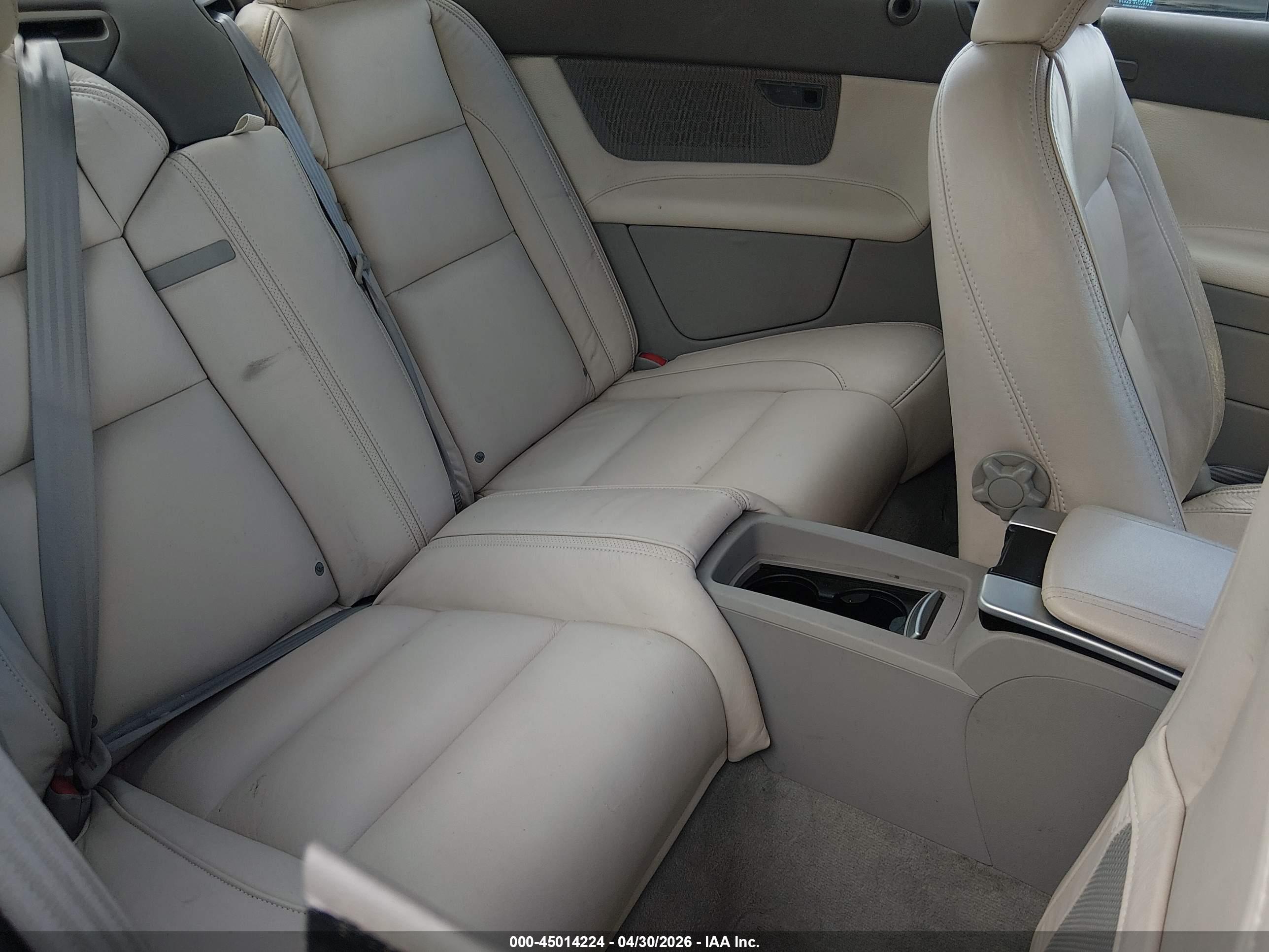 VOLVO C70 image 8