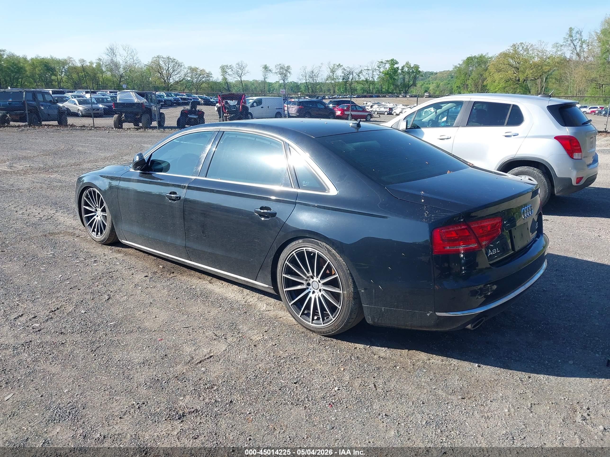 AUDI A8 image 3