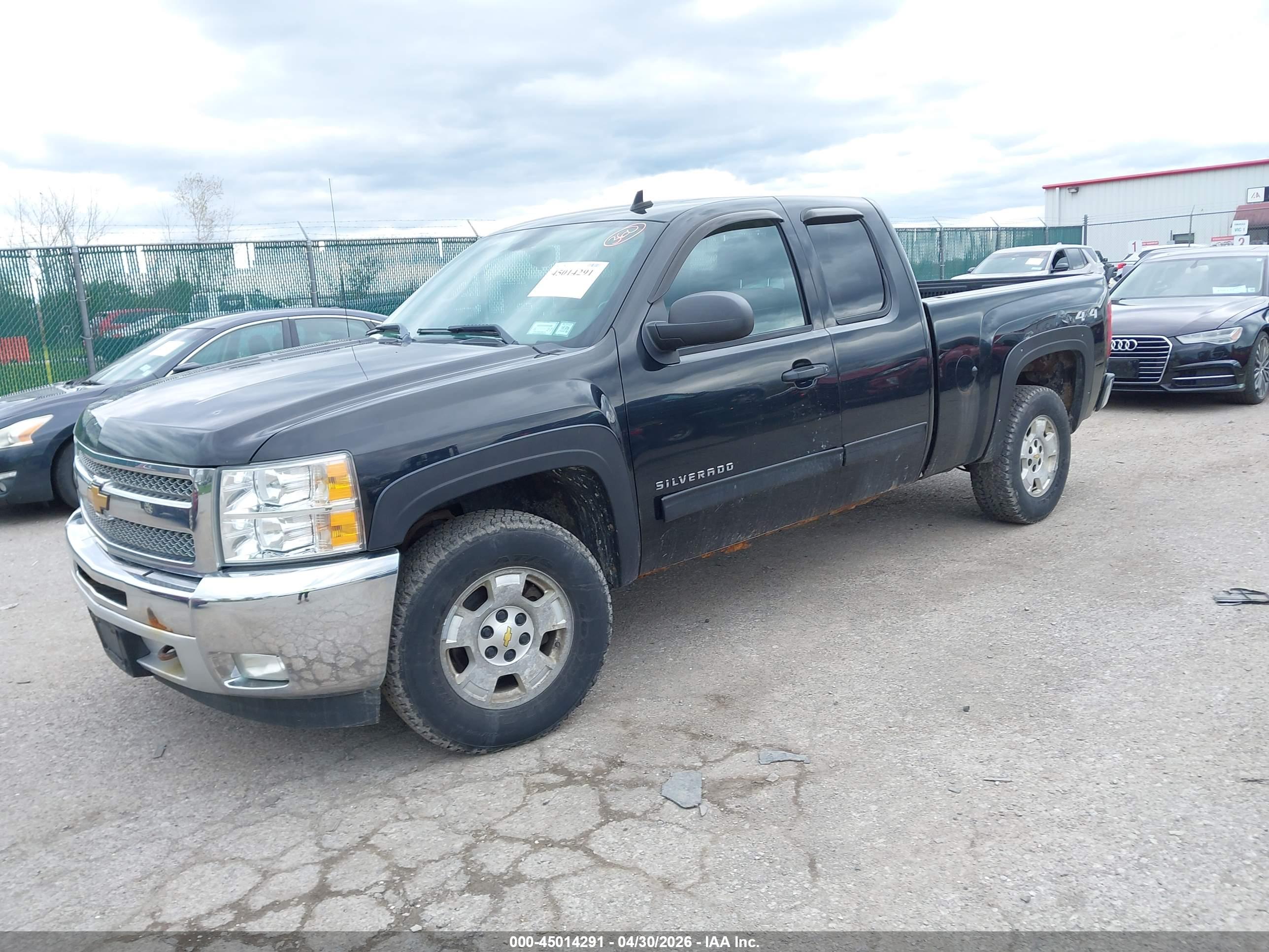 CHEVROLET SILVERADO image 2