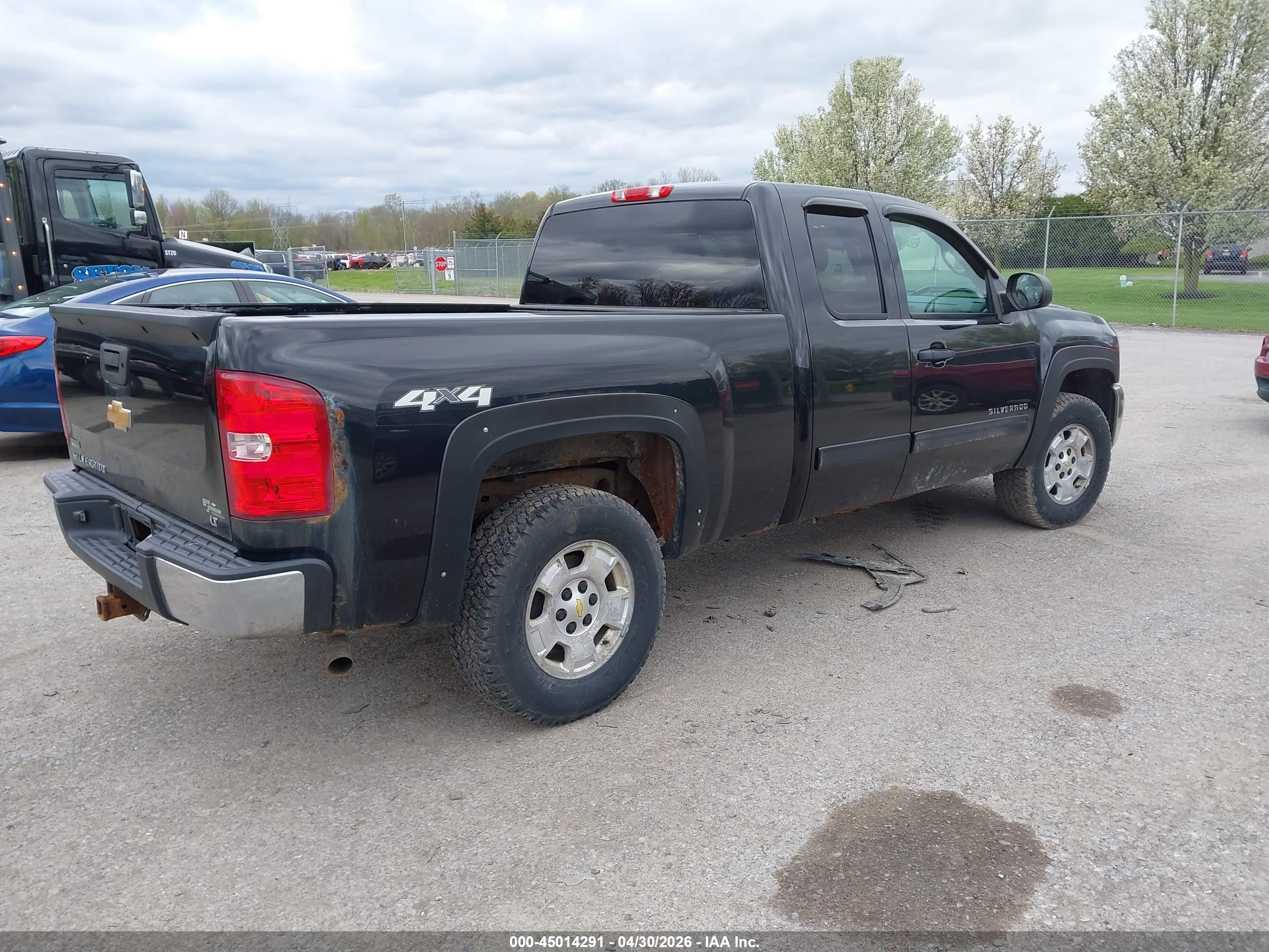 CHEVROLET SILVERADO image 4