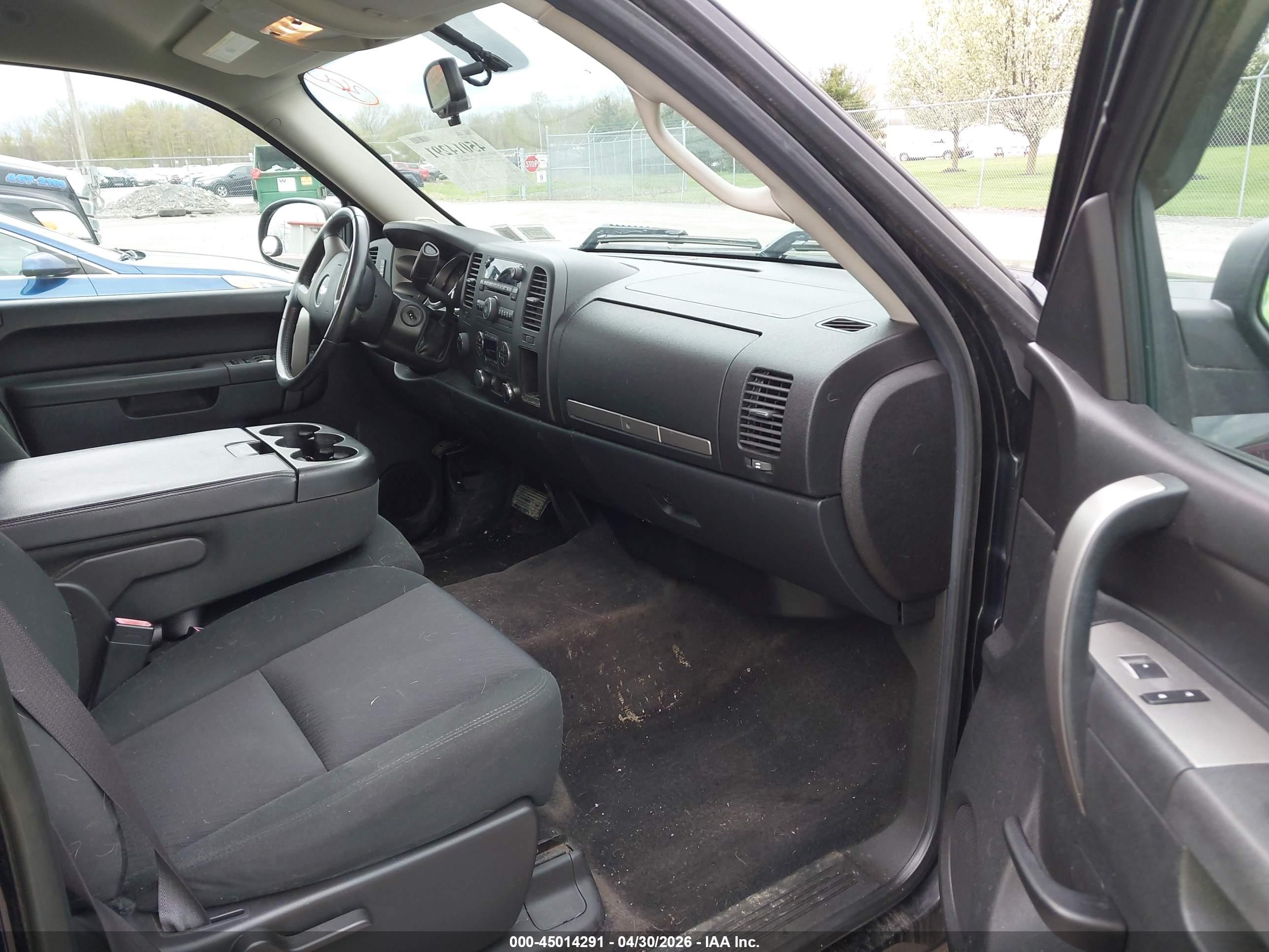 CHEVROLET SILVERADO image 5