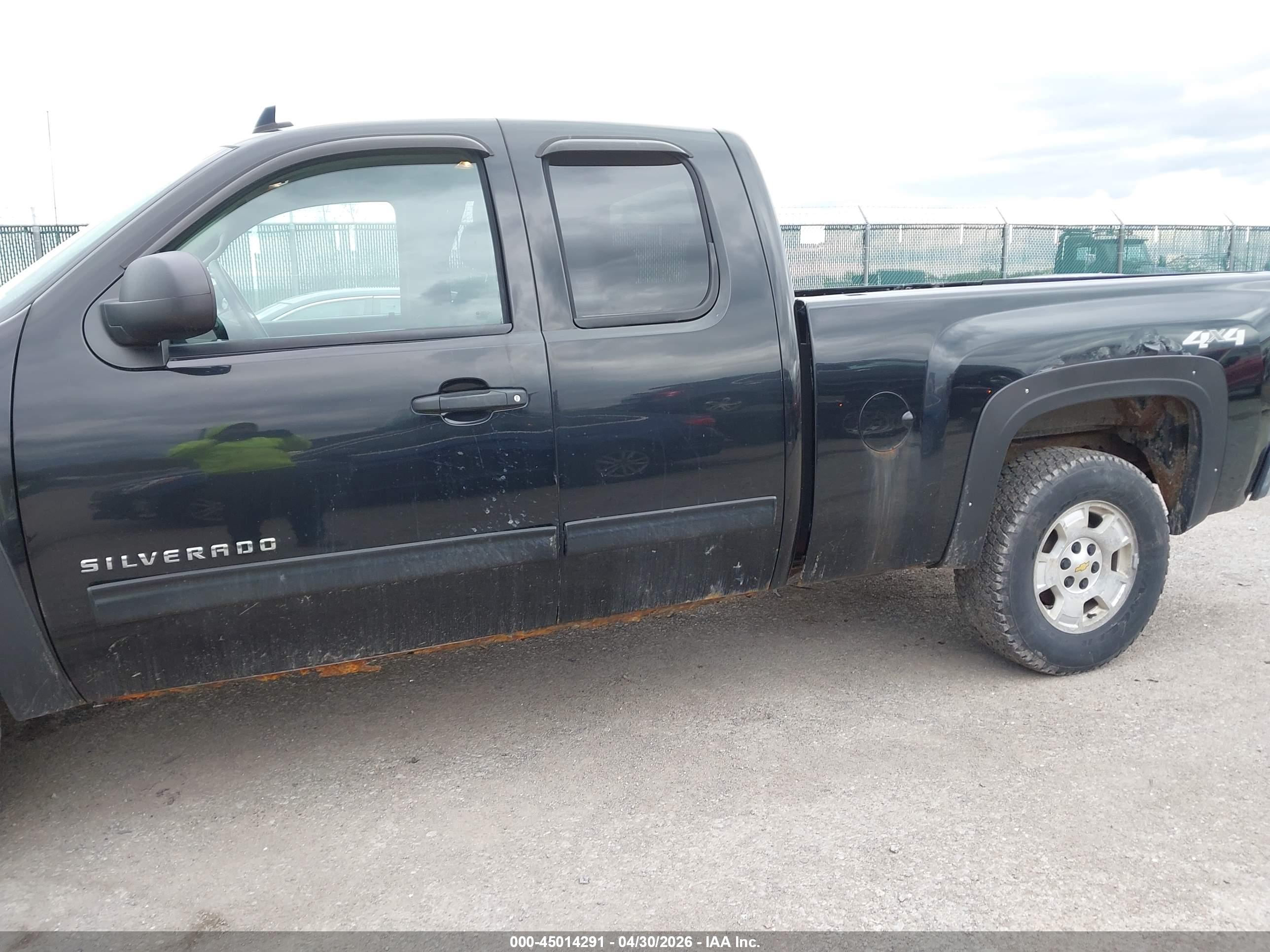 CHEVROLET SILVERADO image 6