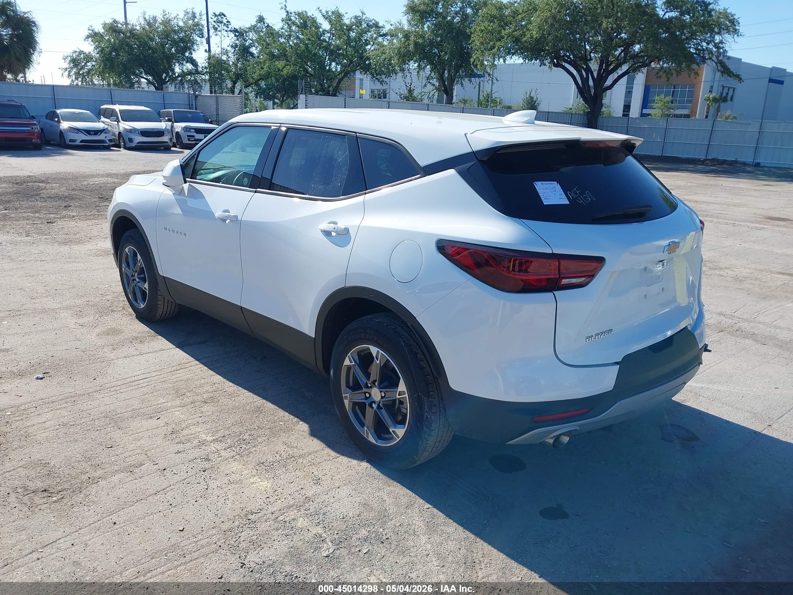 CHEVROLET BLAZER image 3