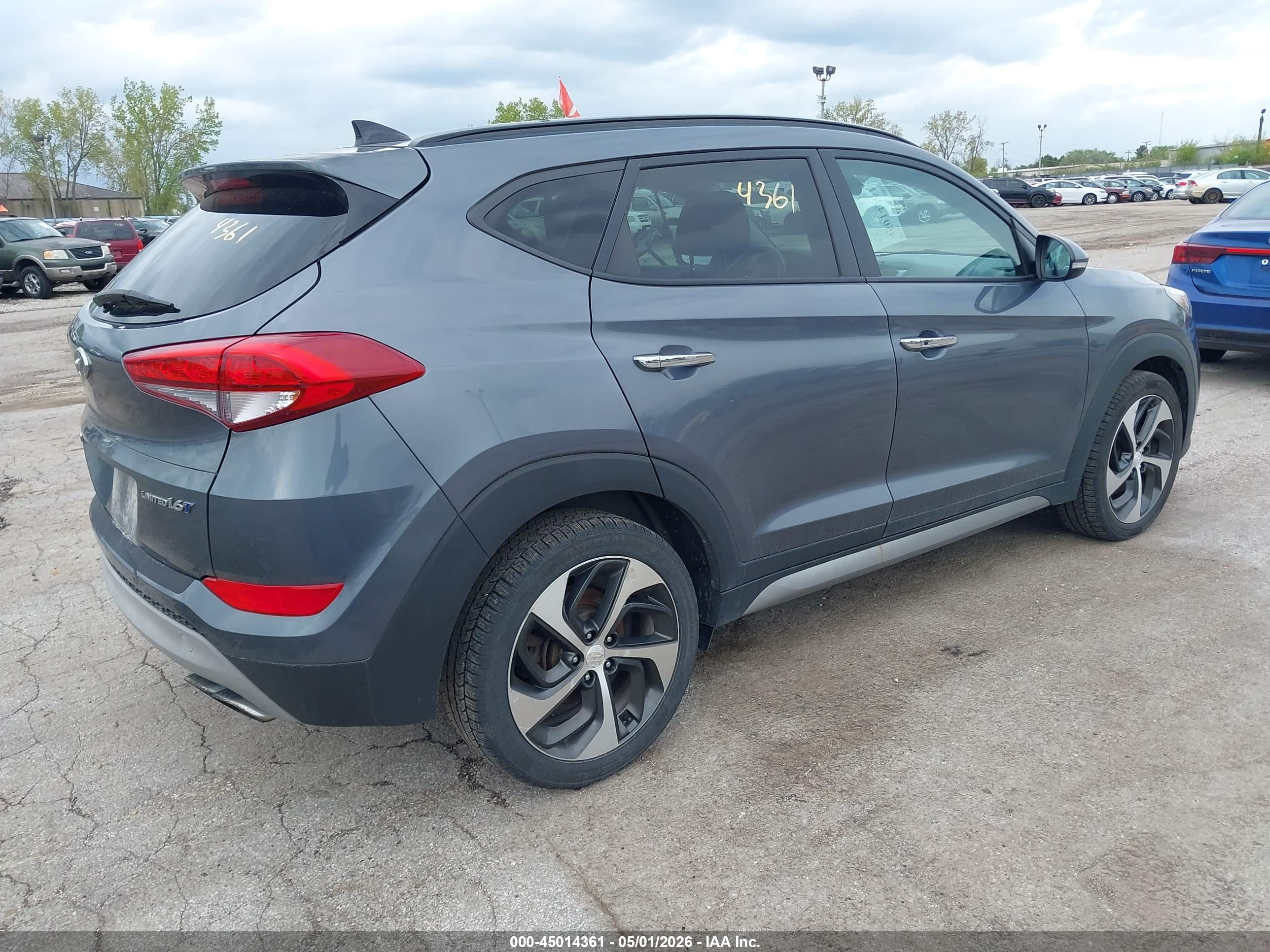 HYUNDAI TUCSON image 4