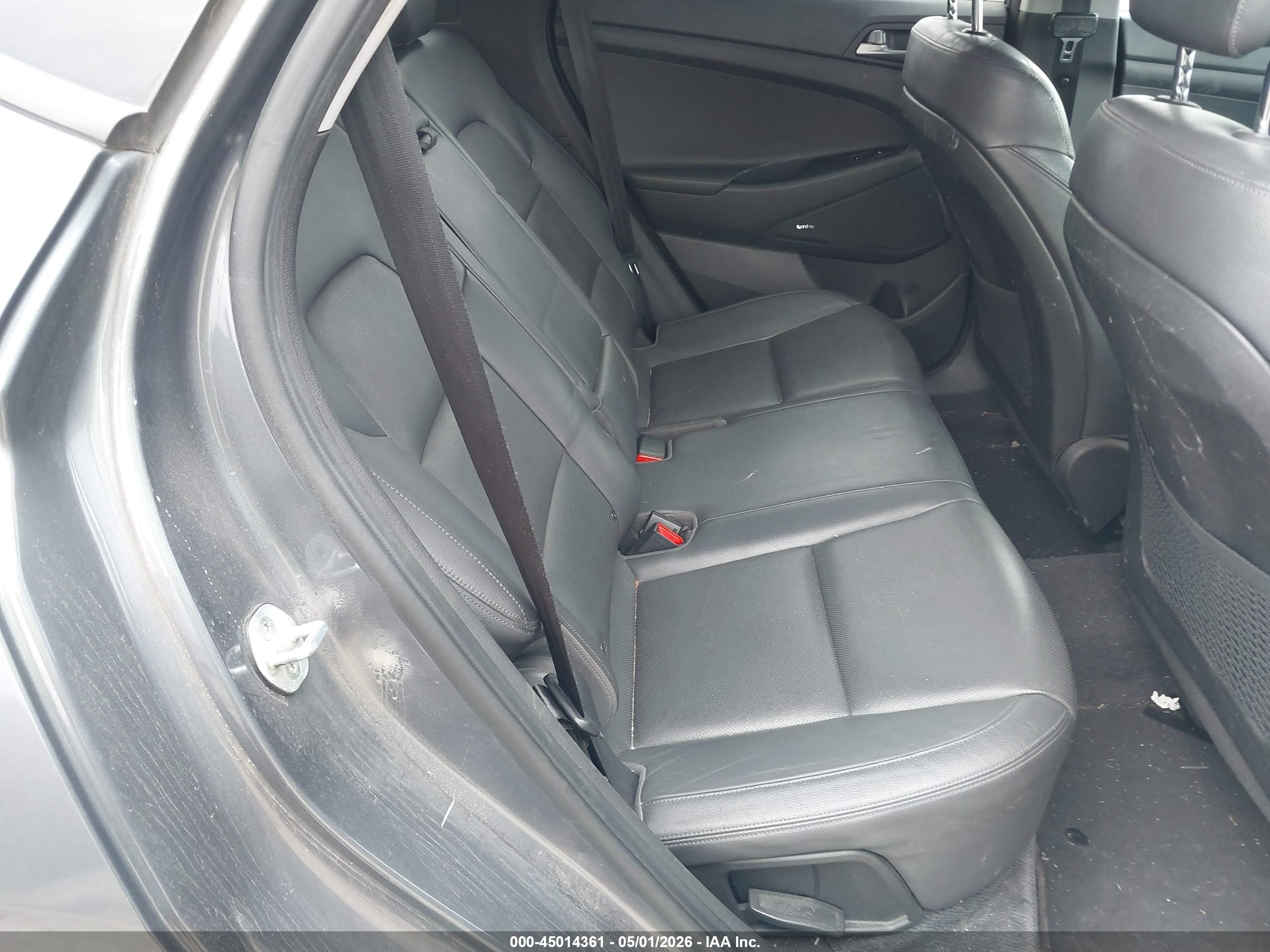 HYUNDAI TUCSON image 8