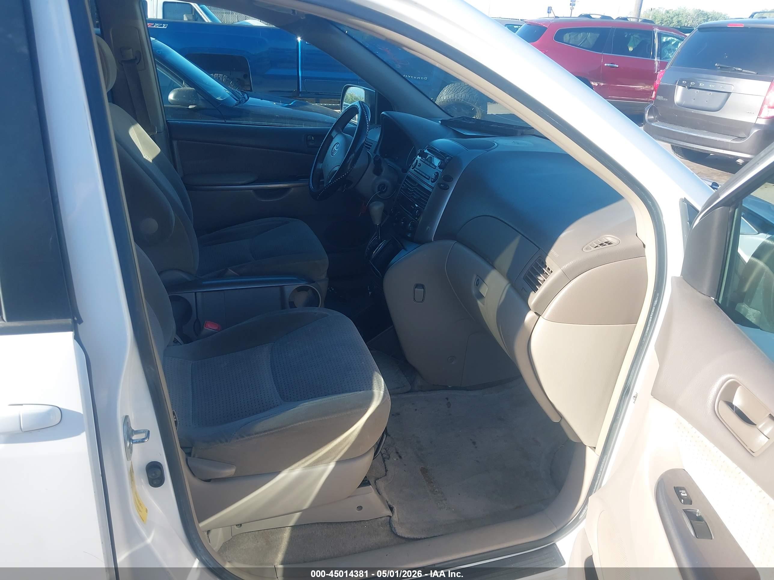 TOYOTA SIENNA image 5