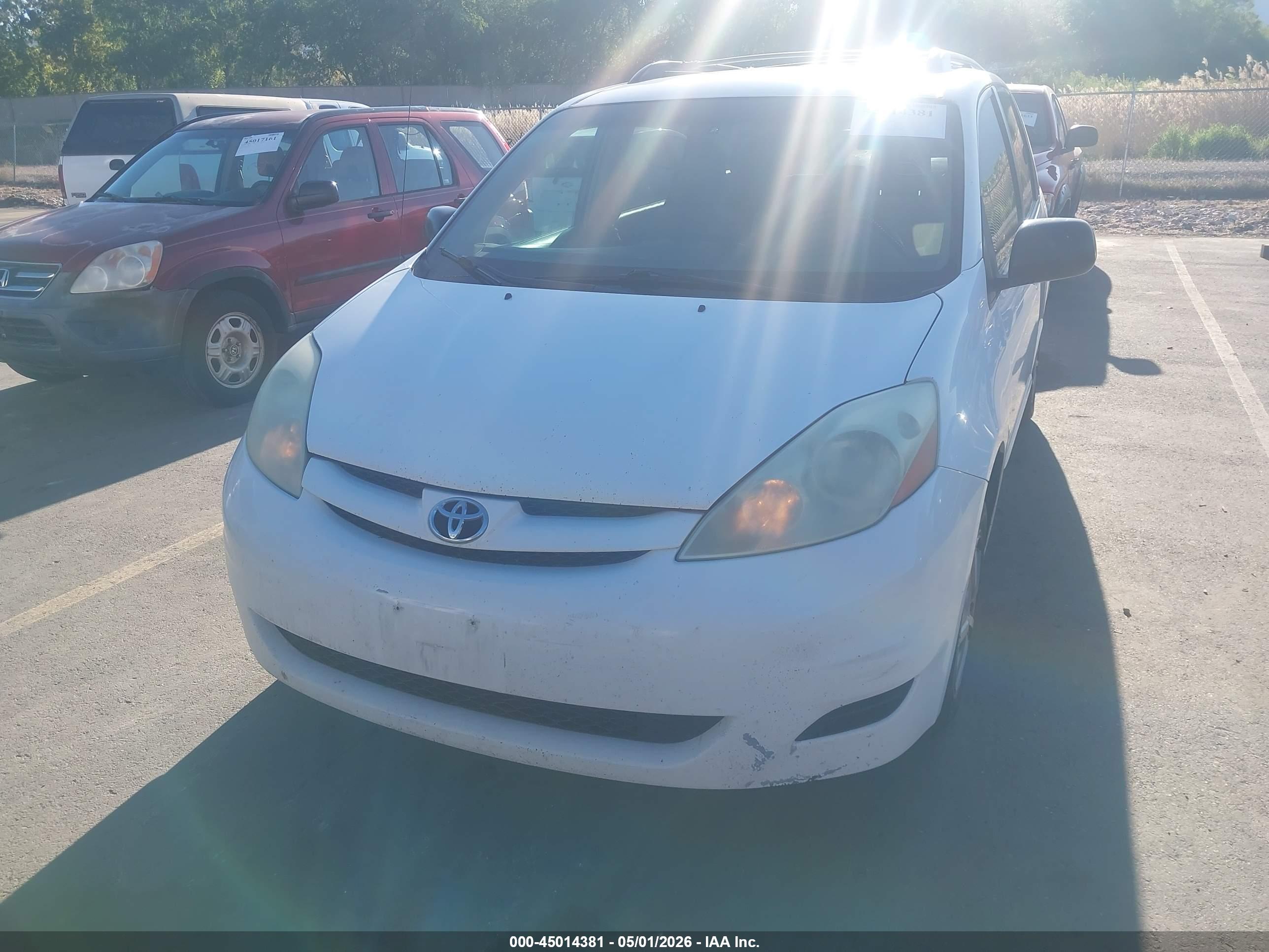 TOYOTA SIENNA image 6