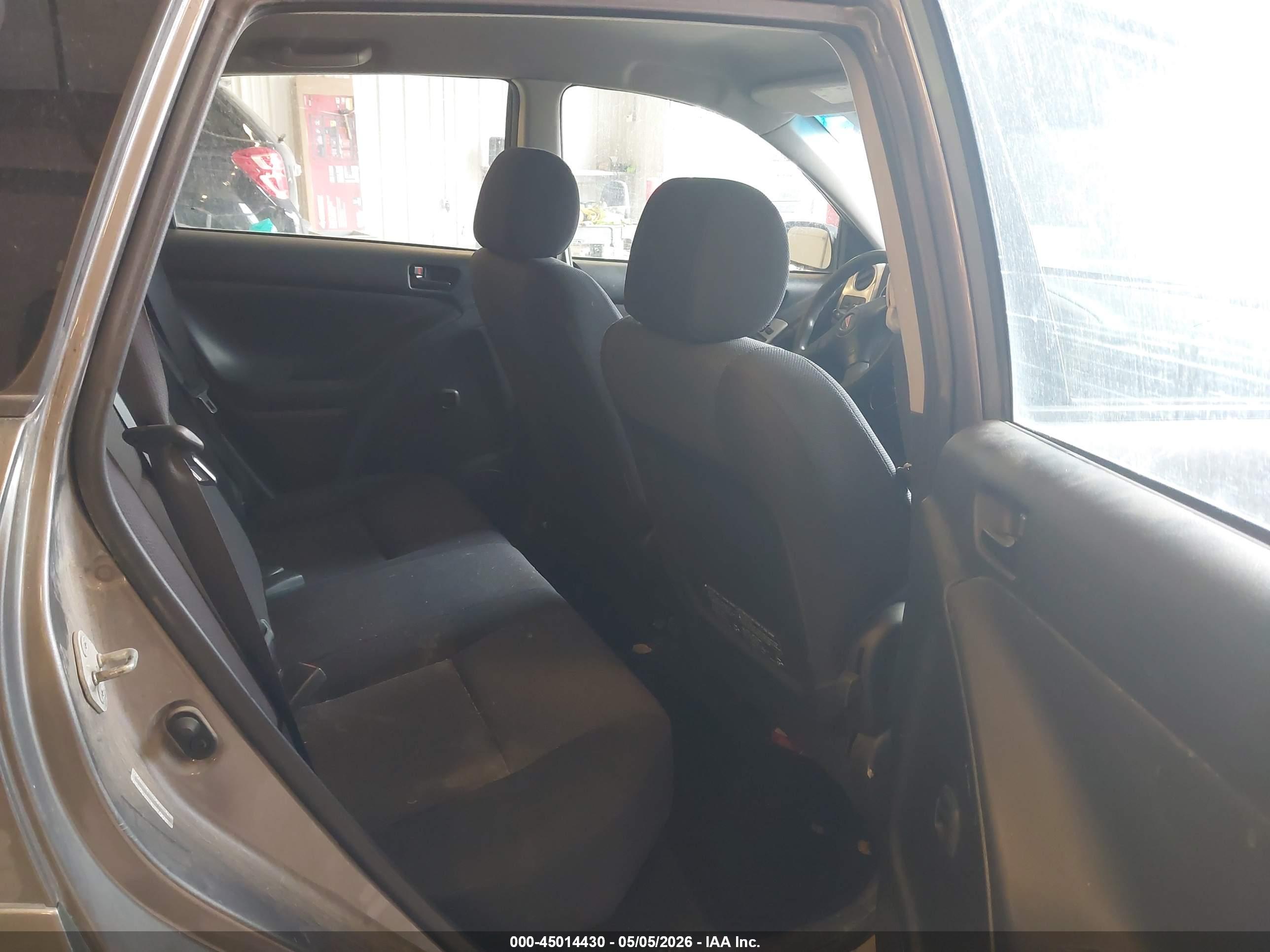 PONTIAC VIBE image 8
