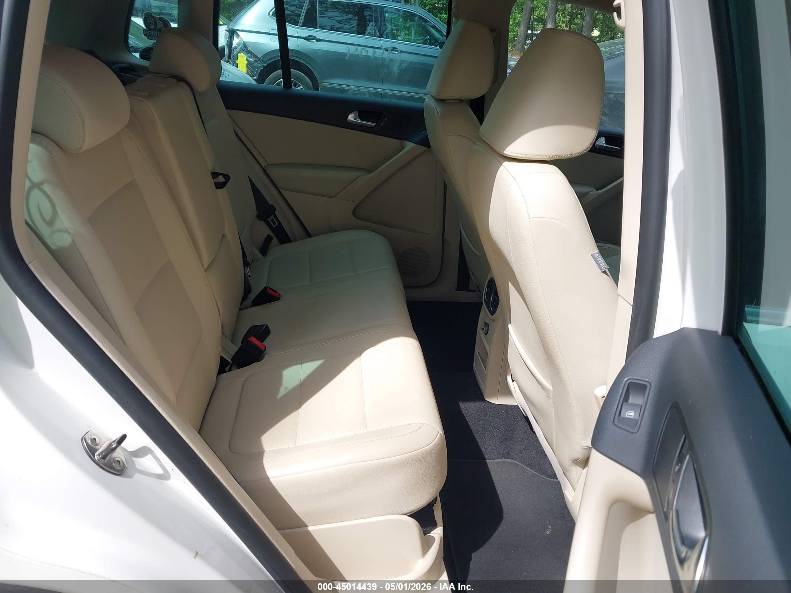 VOLKSWAGEN TIGUAN image 8
