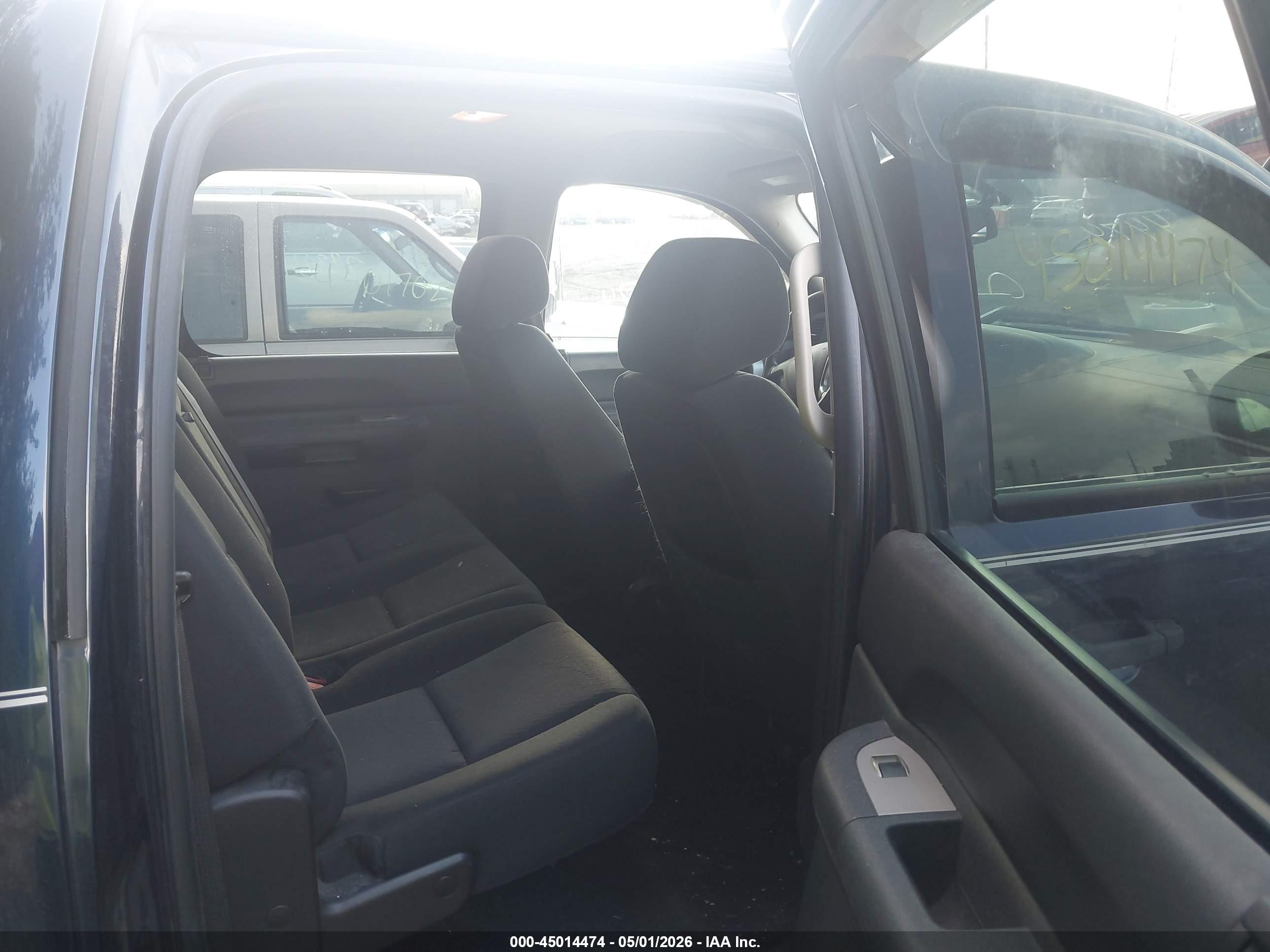 CHEVROLET SILVERADO image 8