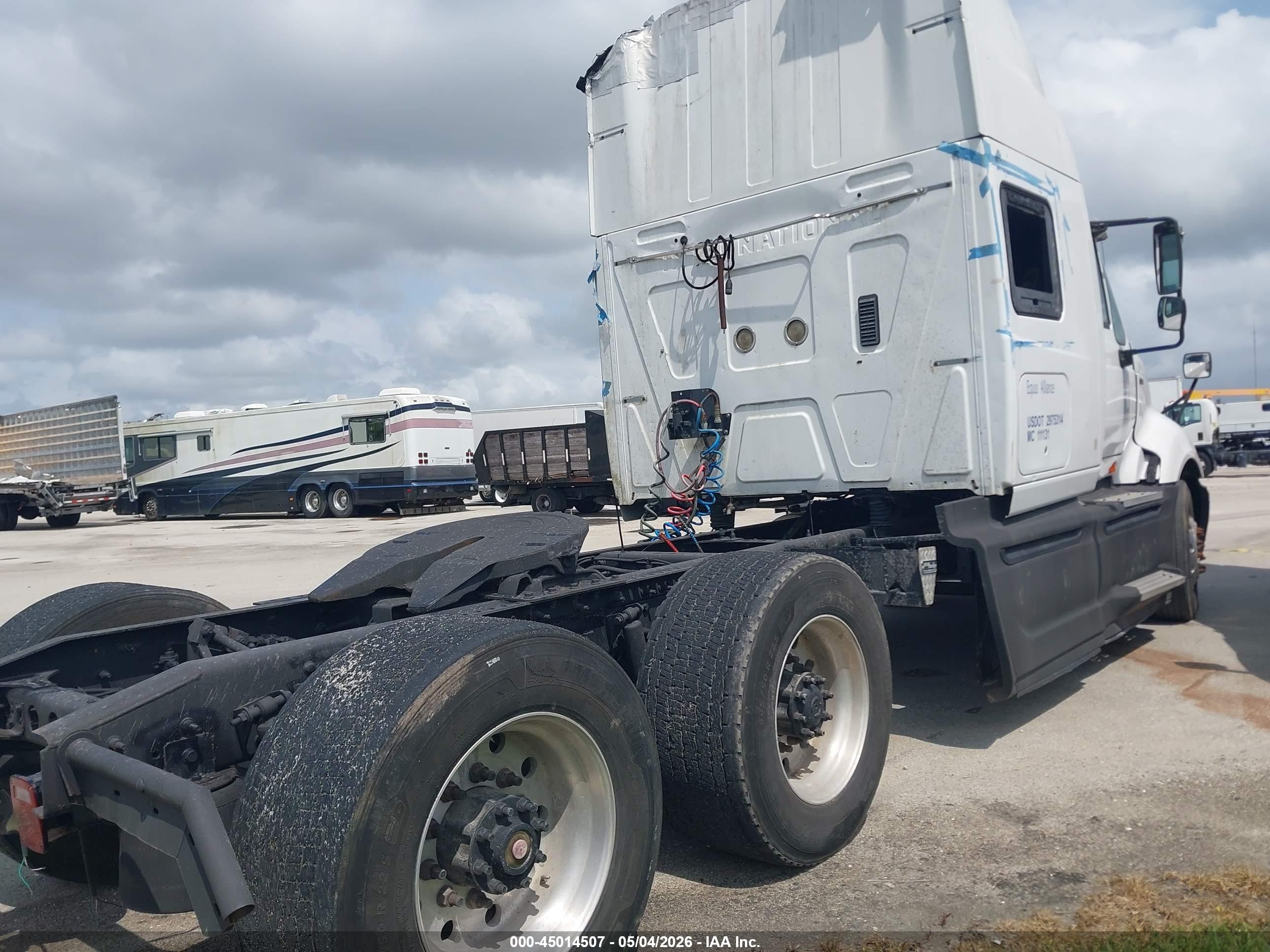 INTERNATIONAL PROSTAR image 4