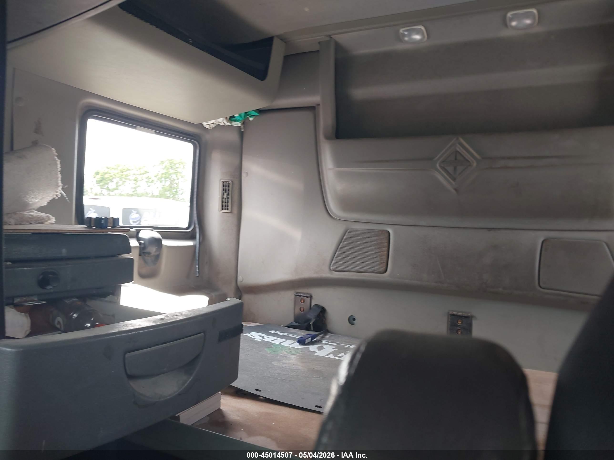 INTERNATIONAL PROSTAR image 8