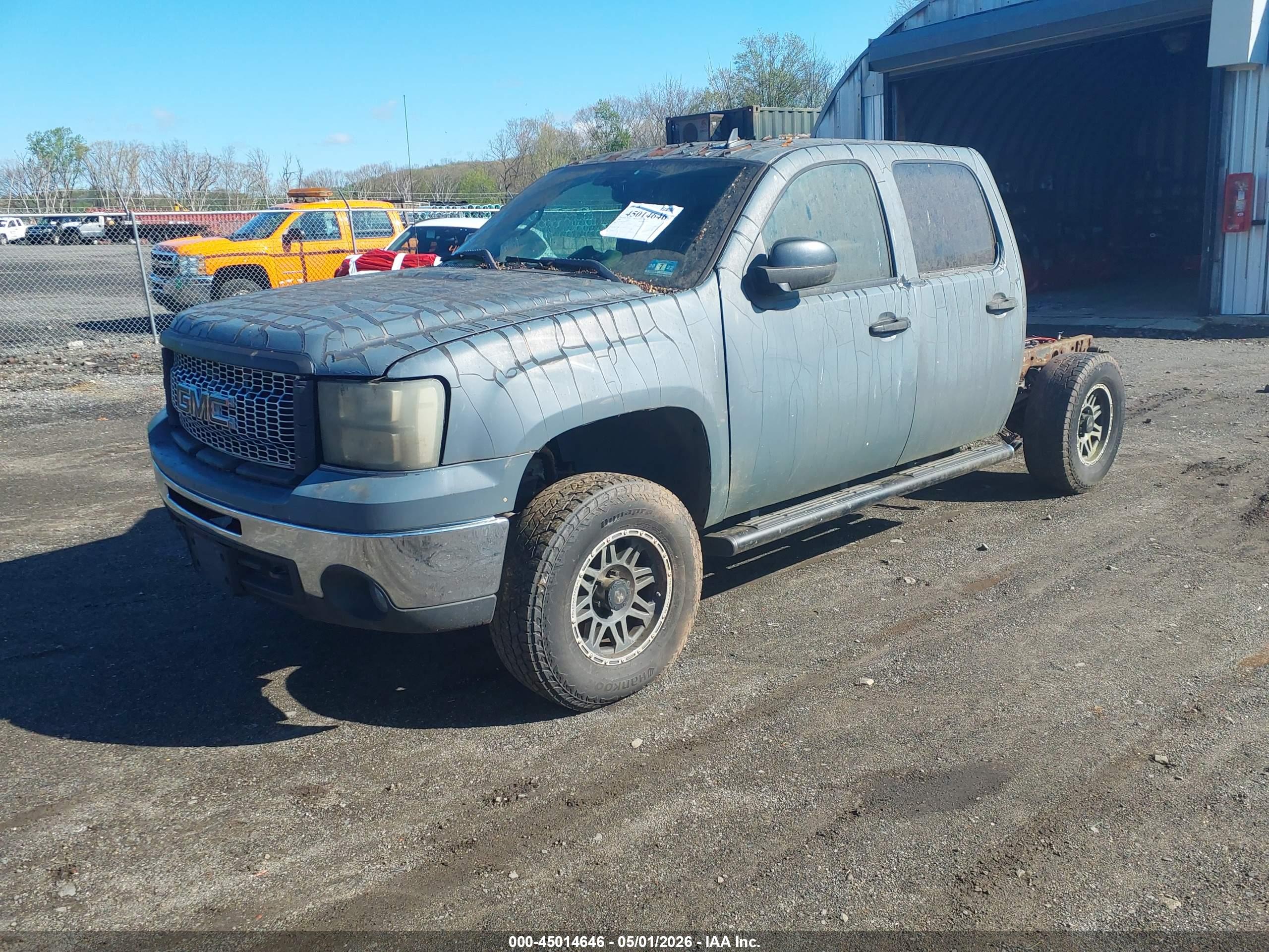 GMC SIERRA image 2
