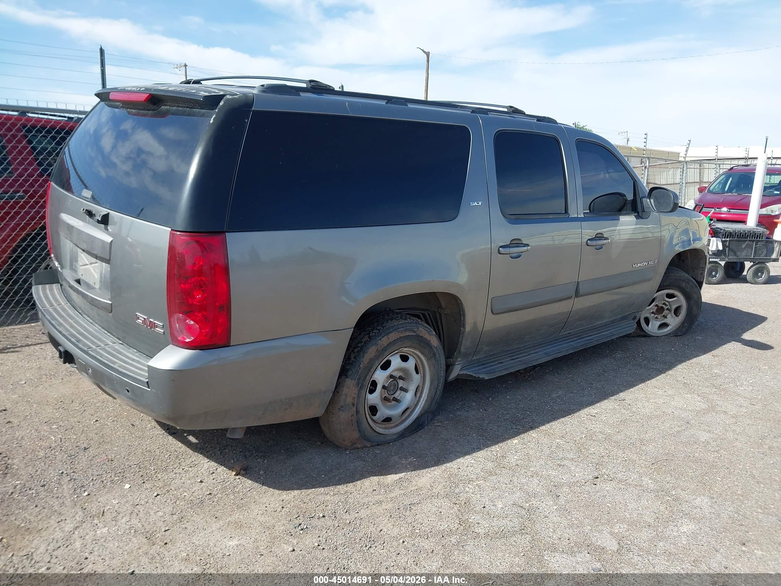 GMC YUKON image 4