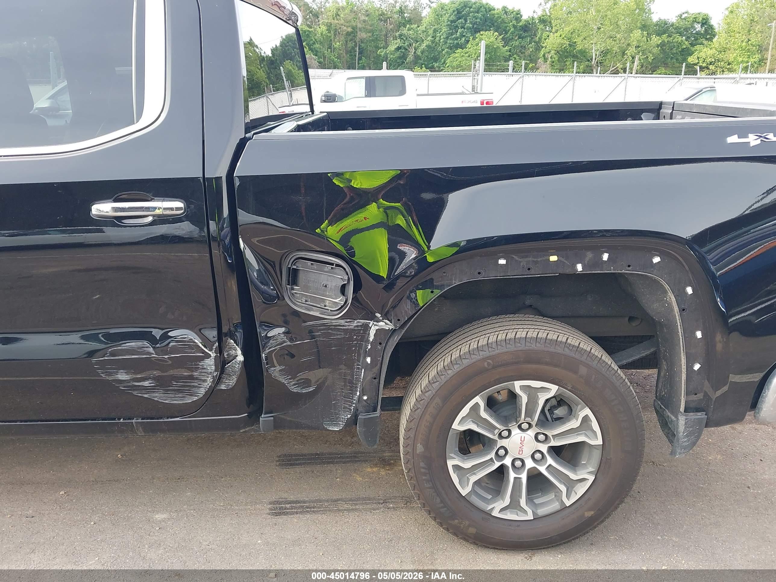 GMC SIERRA image 6