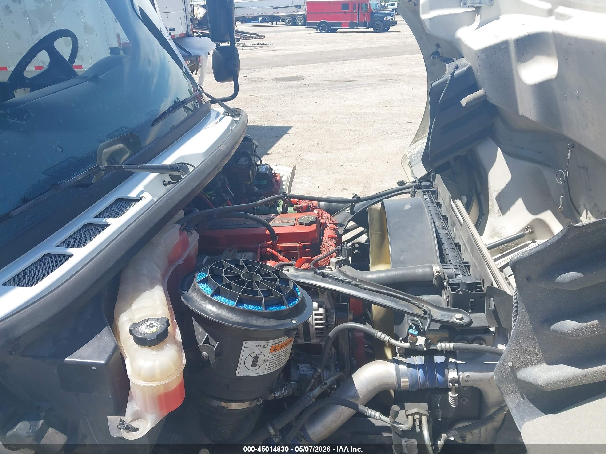 FREIGHTLINER M2 image 10