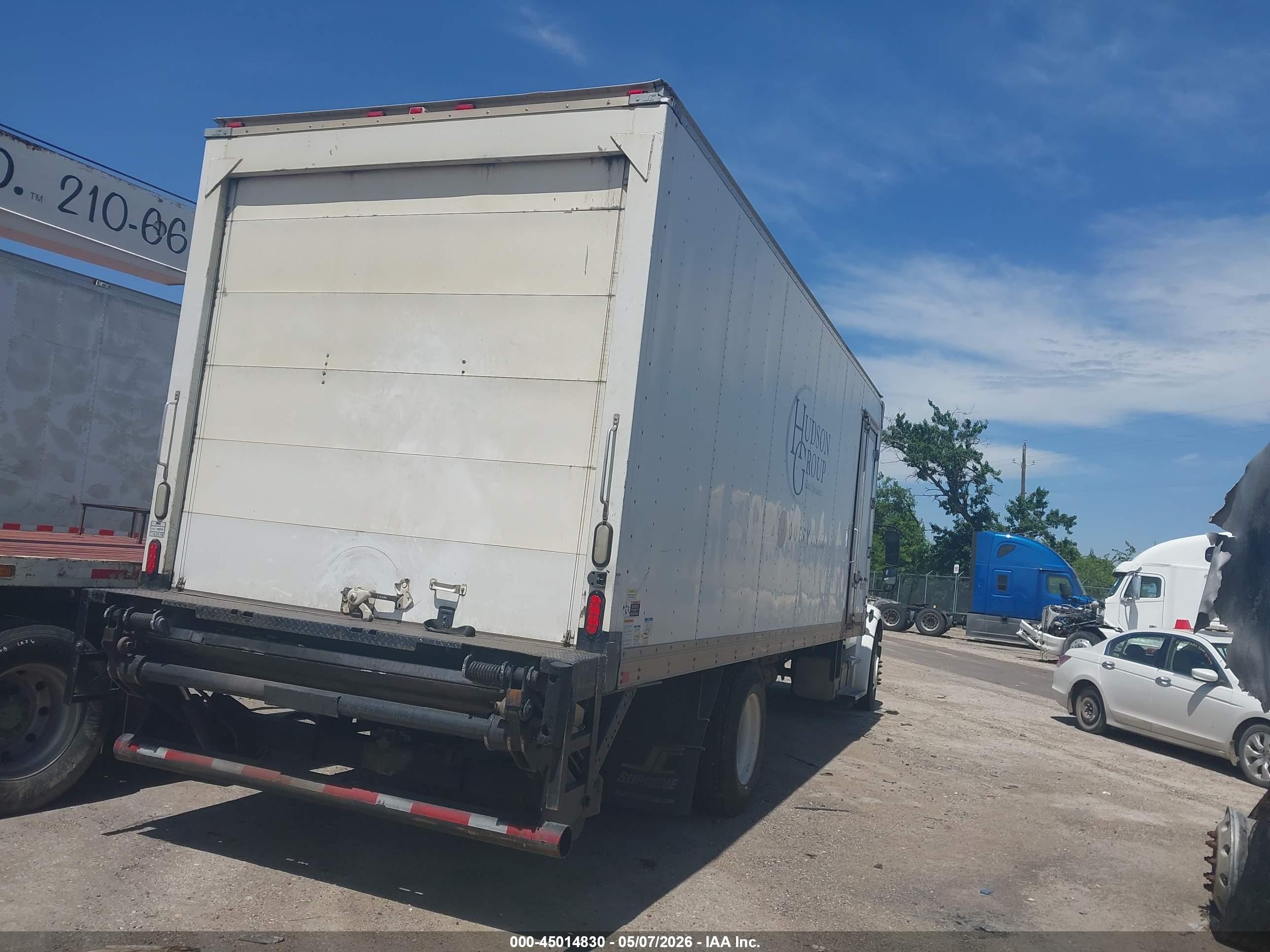 FREIGHTLINER M2 image 4
