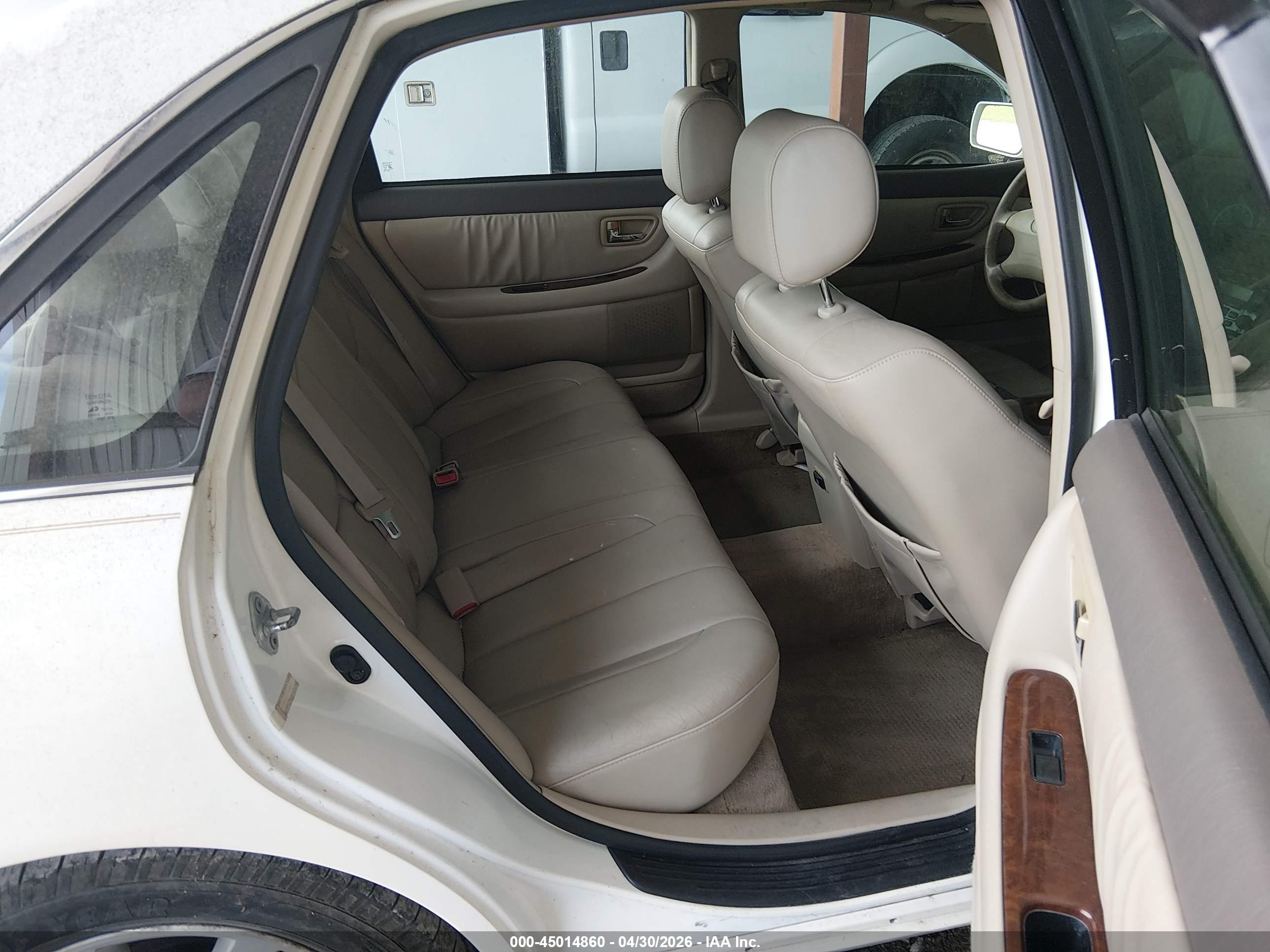 TOYOTA AVALON image 8