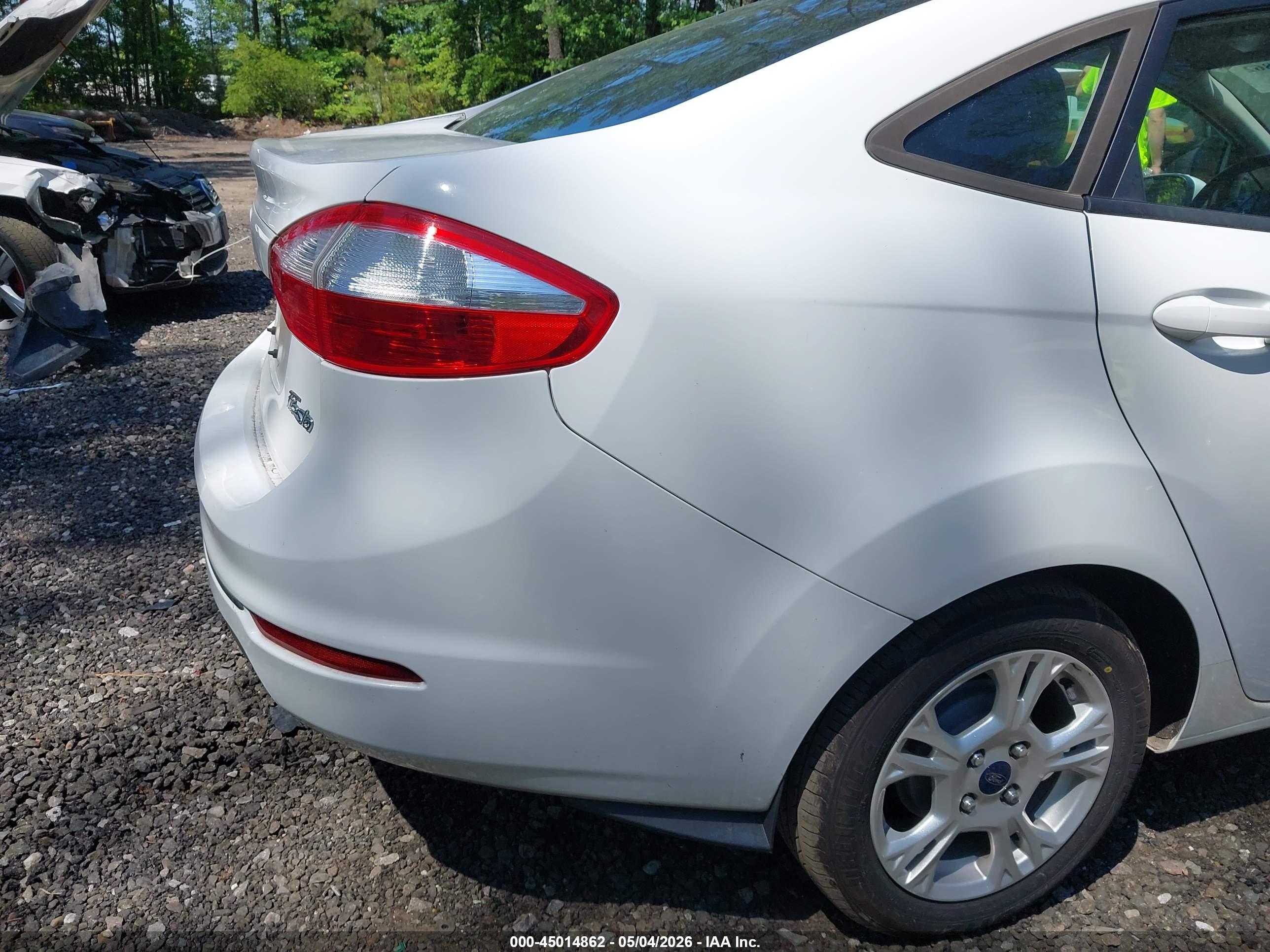 FORD FIESTA image 6