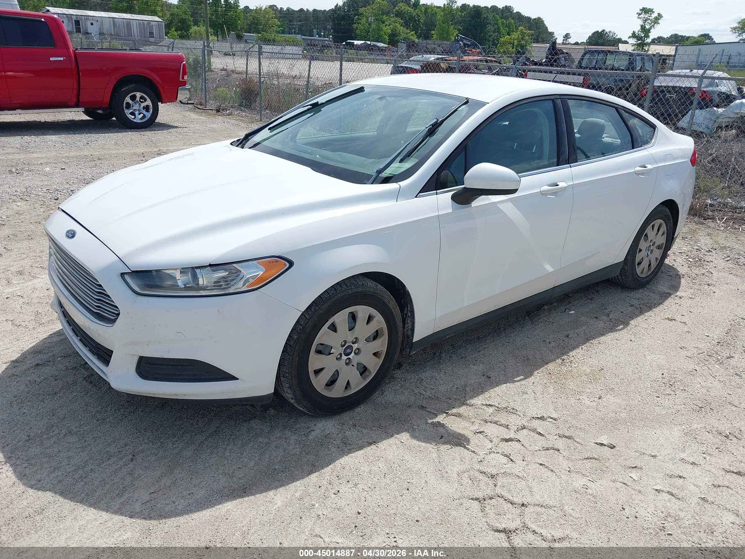 FORD FUSION image 2